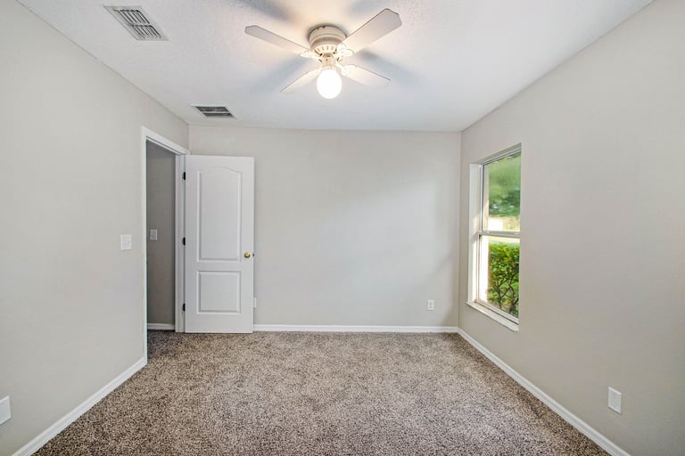 Photo 9 of 18 - 36641 Oconee Ave, Eustis, FL 32736