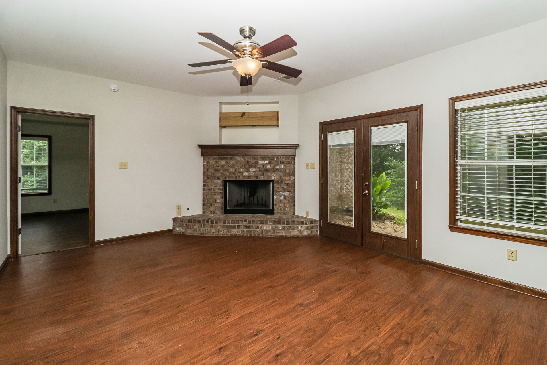 Photo 3 of 25 of 7632 Holly Springs Rd, Hernando, MS