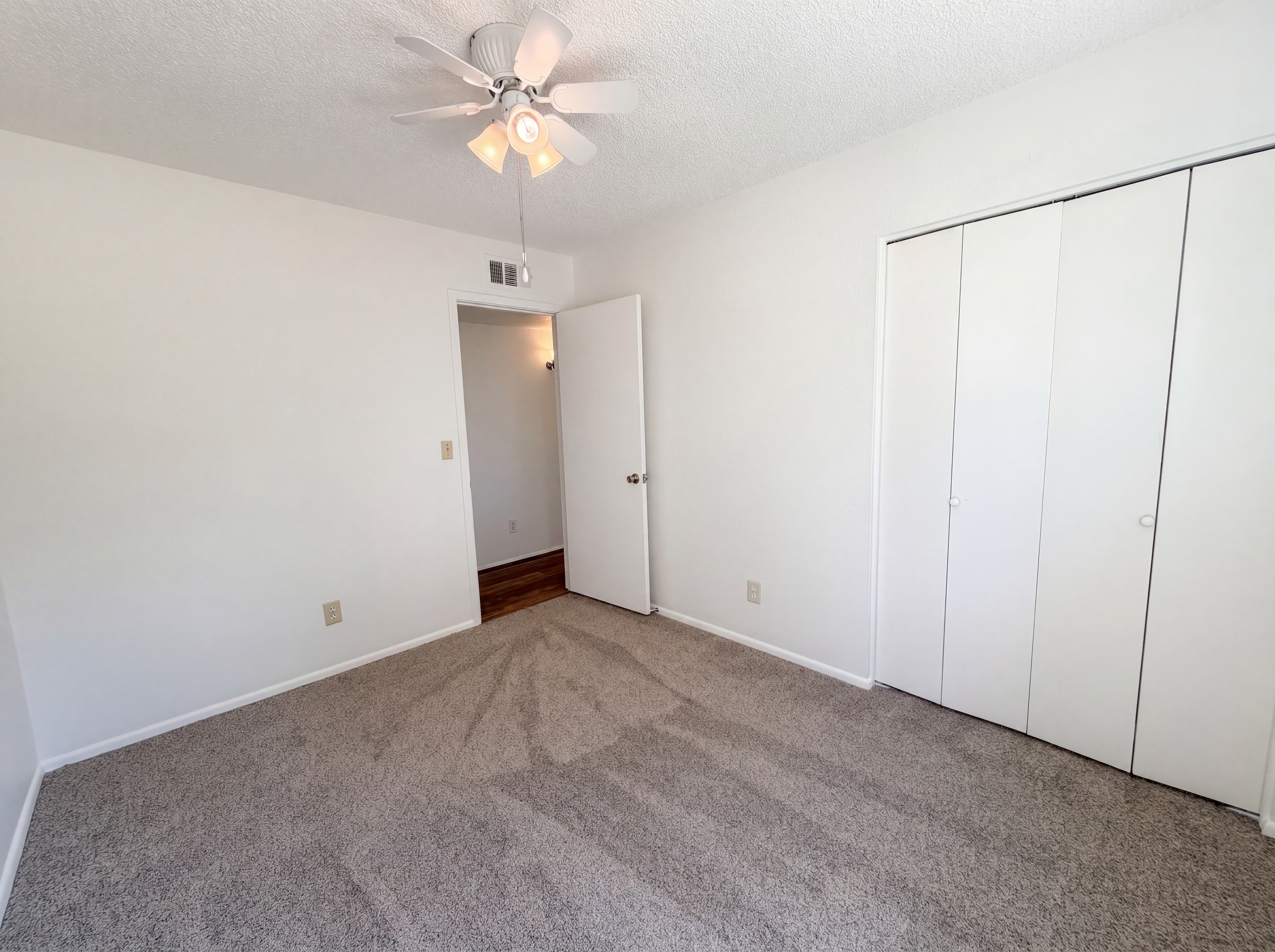 Photo 4 of 17 of 5135 E Evergreen St, Mesa, AZ