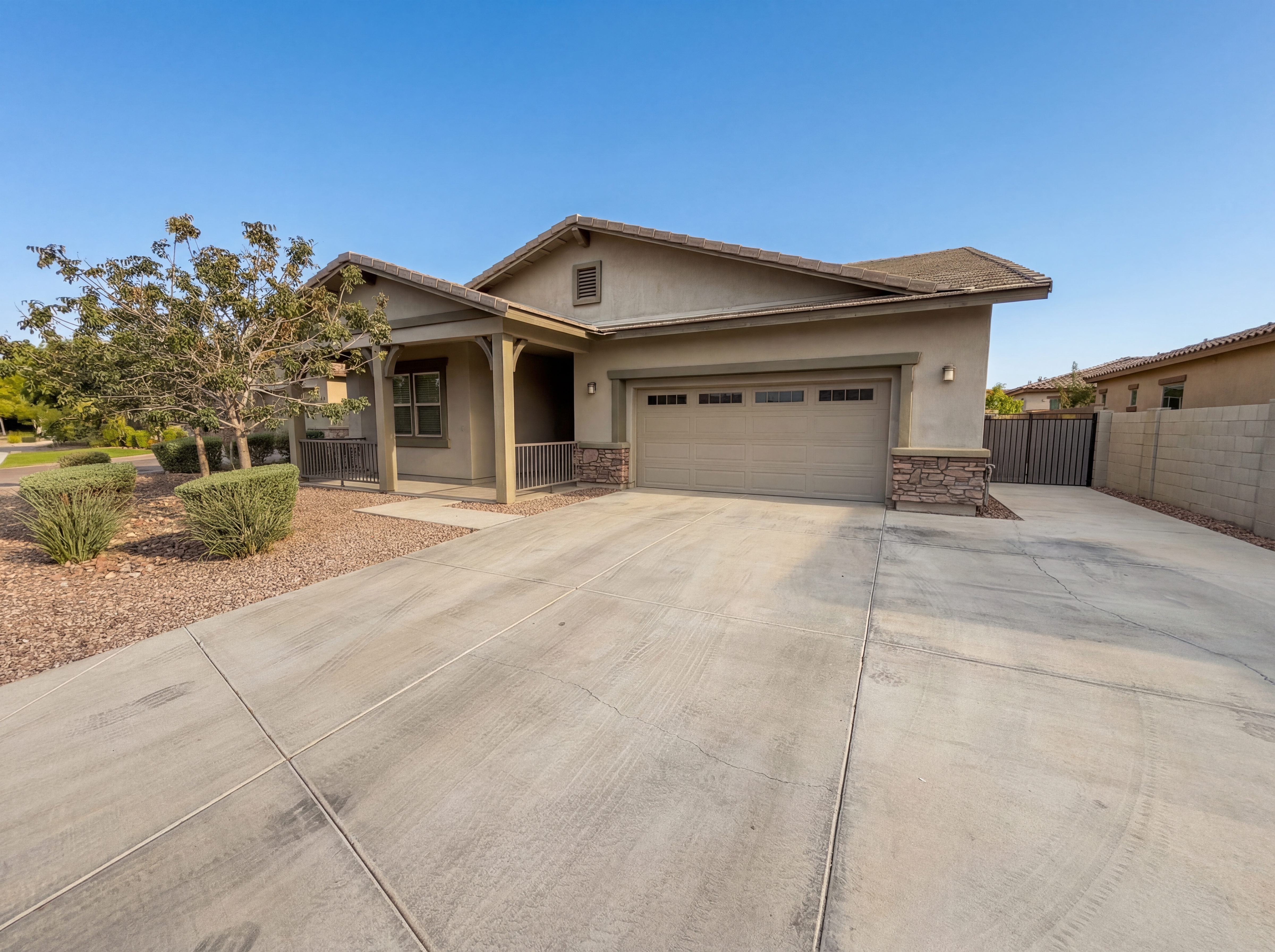 Photo 7 of 41 of 13724 W Harvest Ave, Litchfield Park, AZ