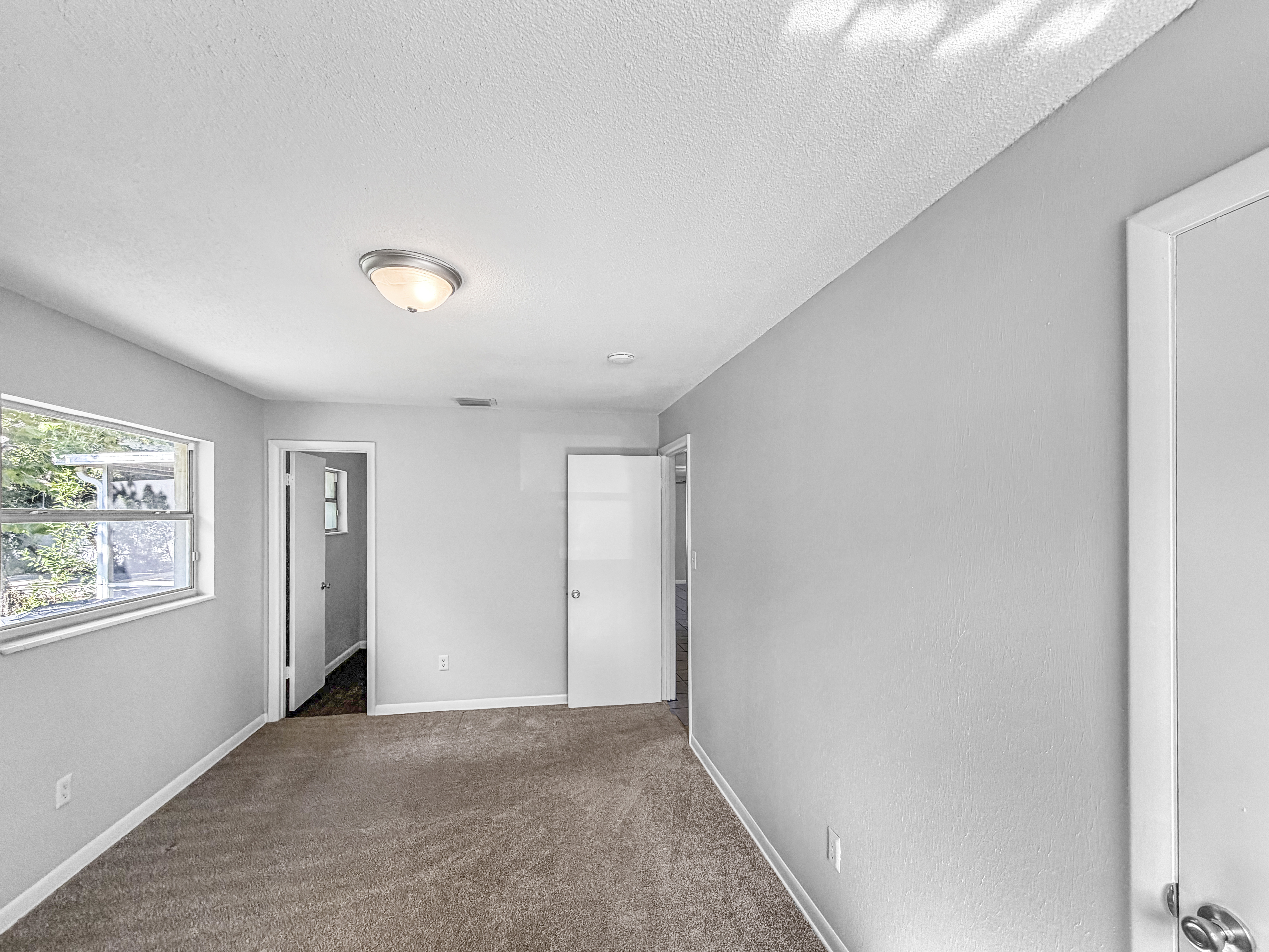 Photo 4 of 23 of 1735 Jefferson Dr, Mount Dora, FL