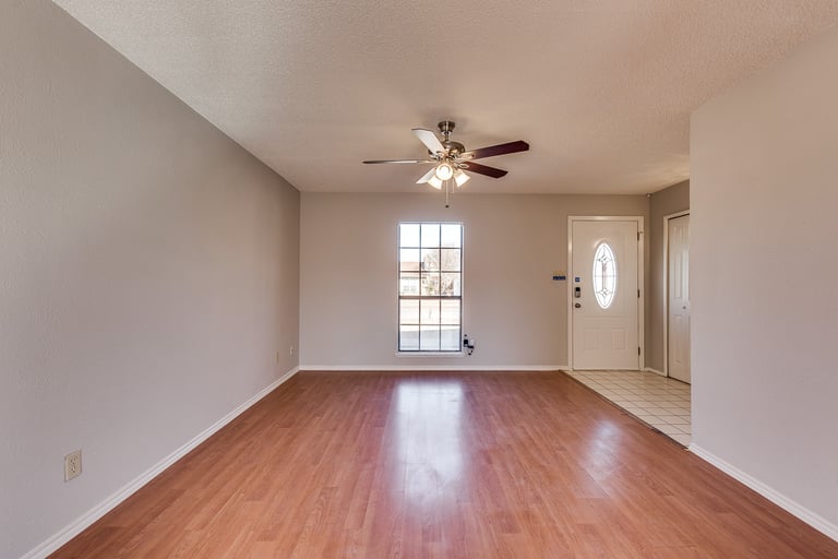 Photo 7 of 23 - 5684 Powers St, The Colony, TX 75056