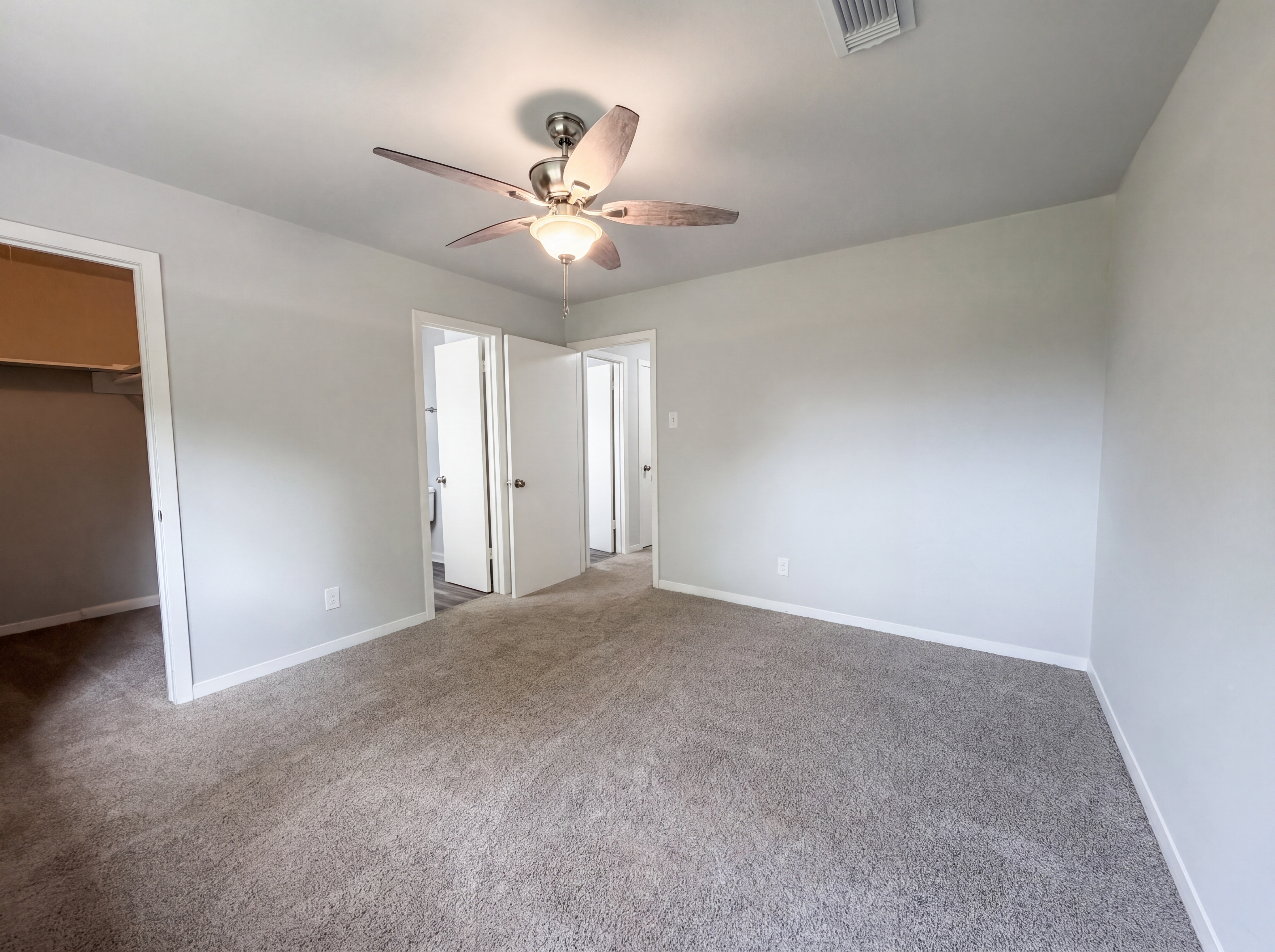 Photo 12 of 17 of 9603 Highmeadow Dr, Houston, TX