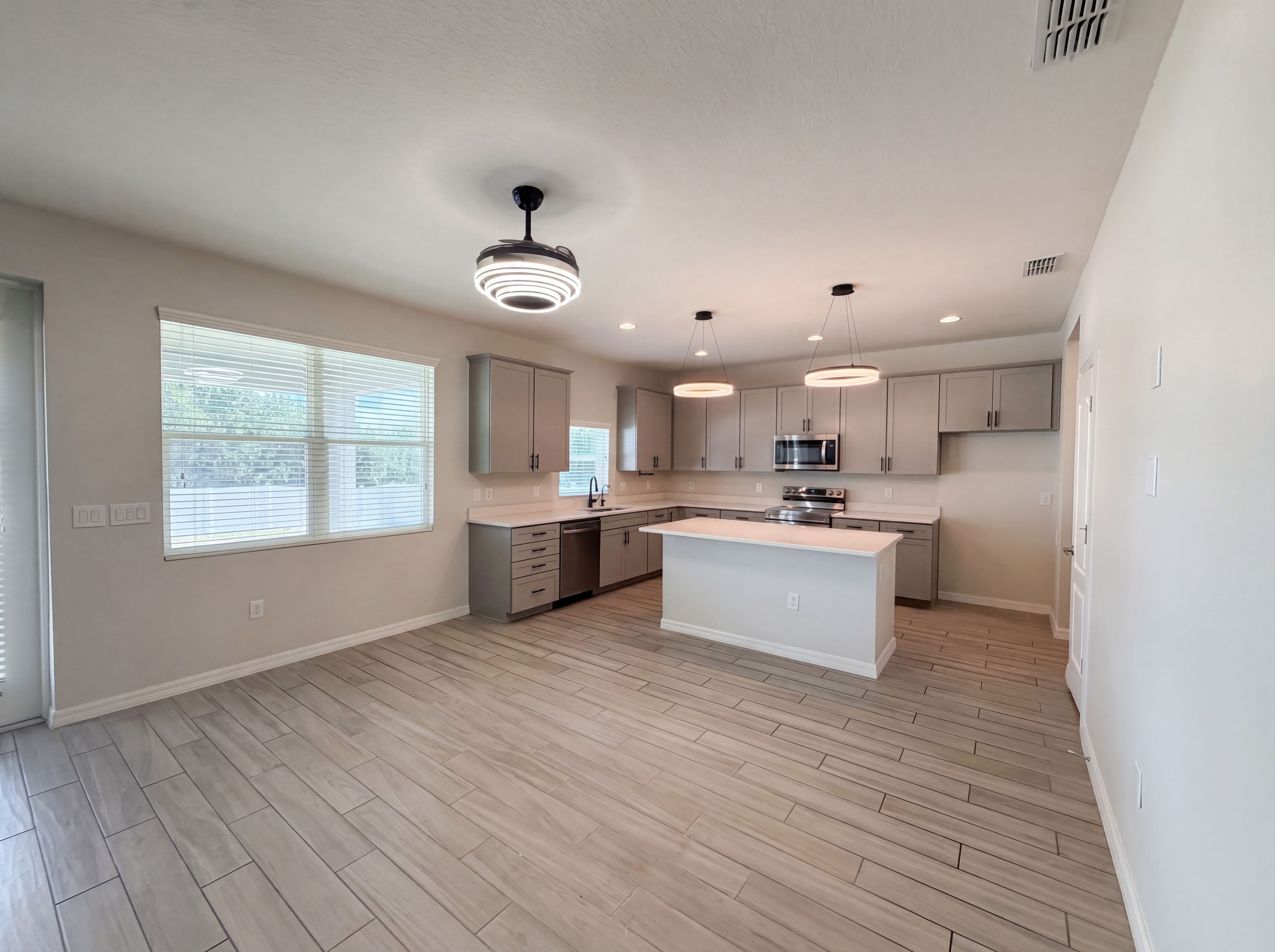 Photo 8 of 25 of 4510 Penkert Pl, Lakeland, FL