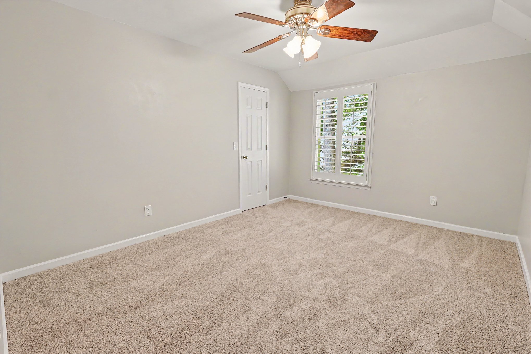 Photo 16 of 21 of 1941 River Way Dr, Hoover, AL