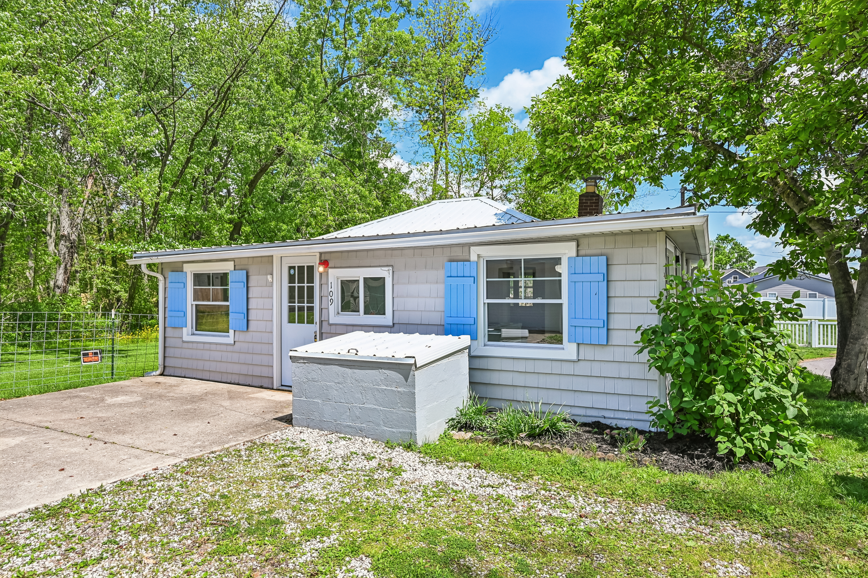 Photo 10 of 31 of 109 Beacon Light Ln, Buckeye Lake, OH