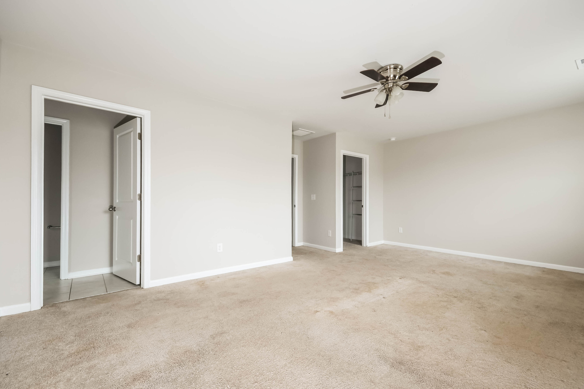 Photo 4 of 18 of 402 Bering Ln, Summerville, SC