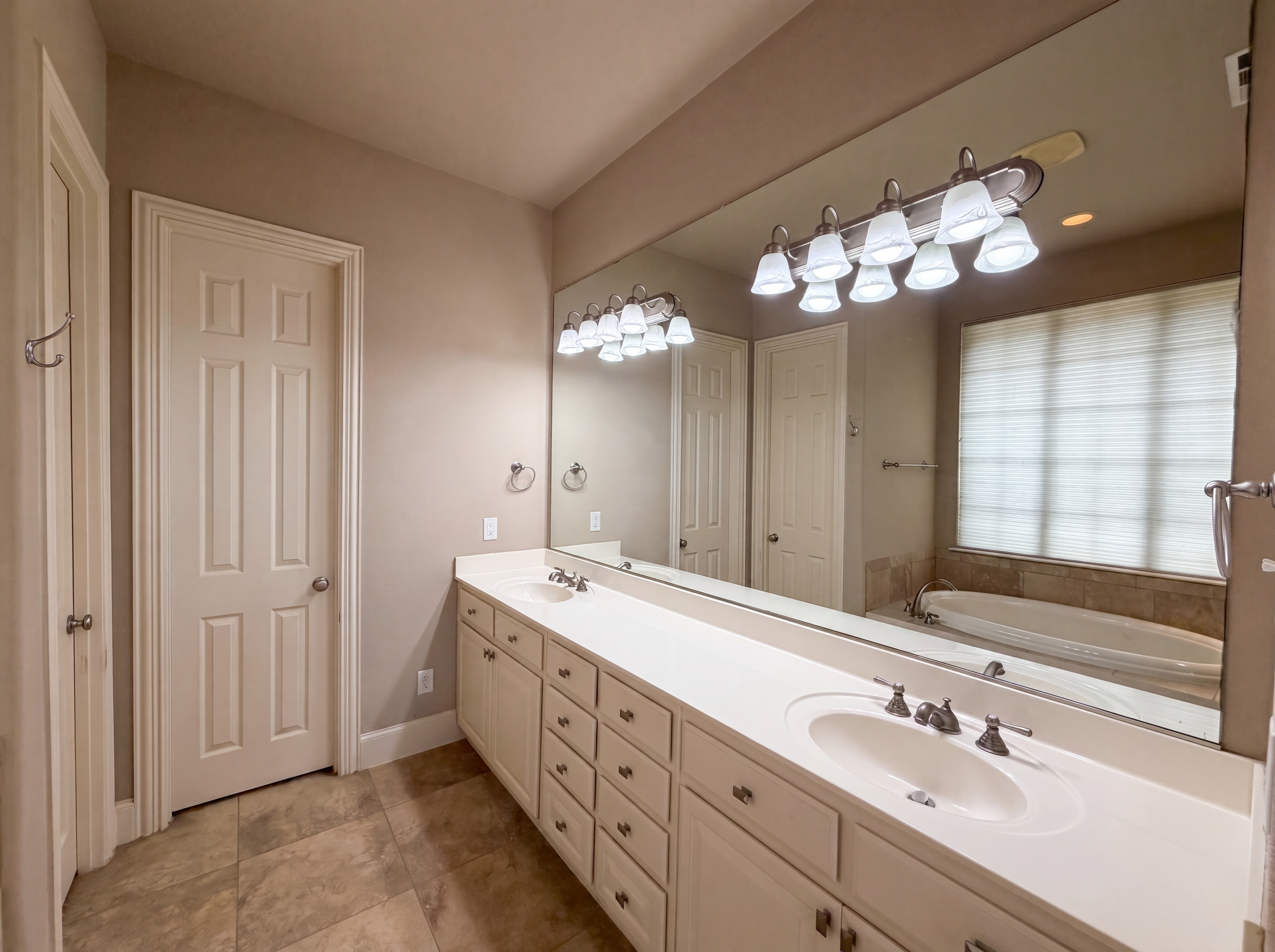 Photo 21 of 30 of 928 Homestead Dr, Keller, TX