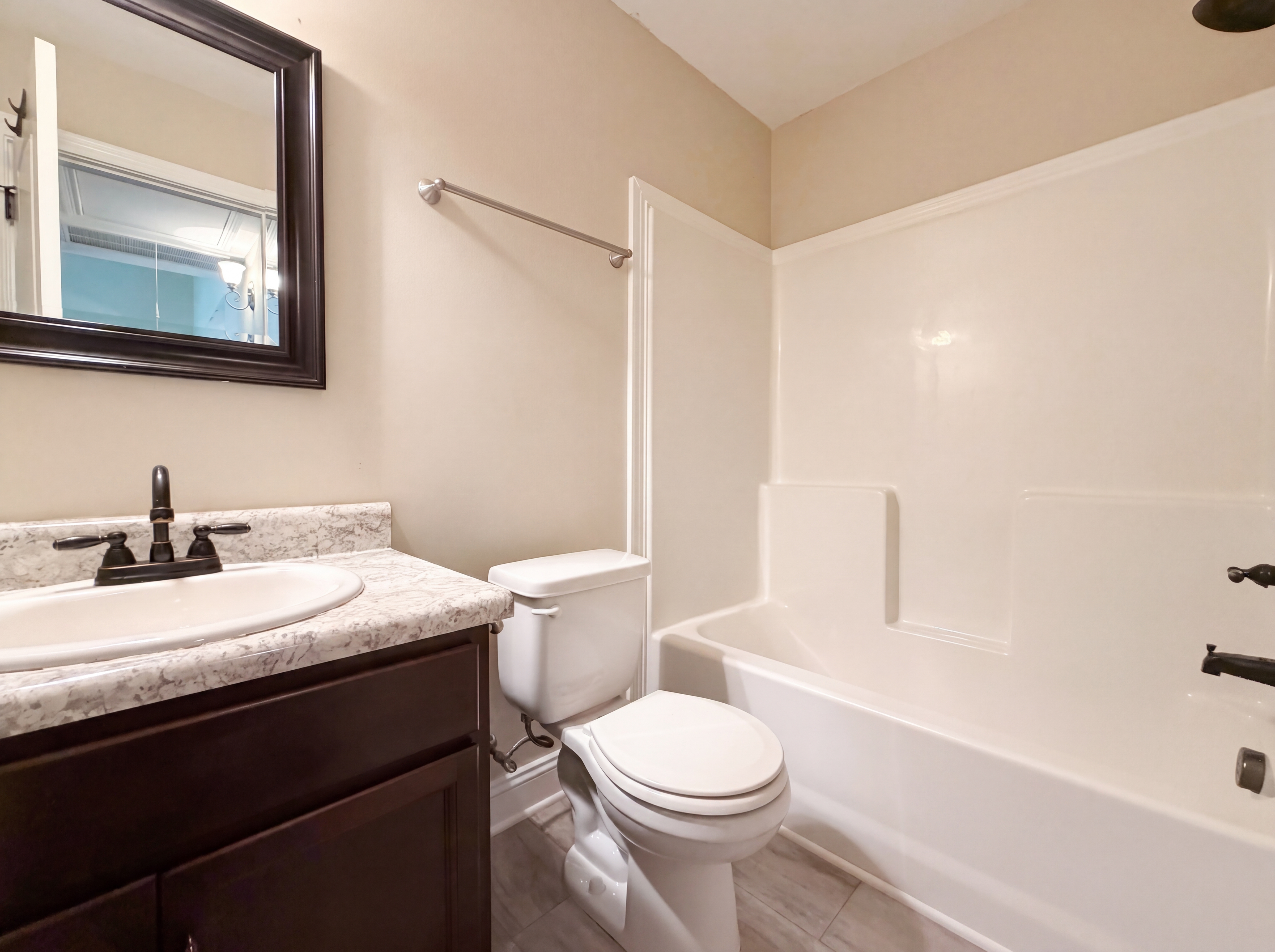 Photo 12 of 19 of 741 Inver Ln, Clarksville, TN
