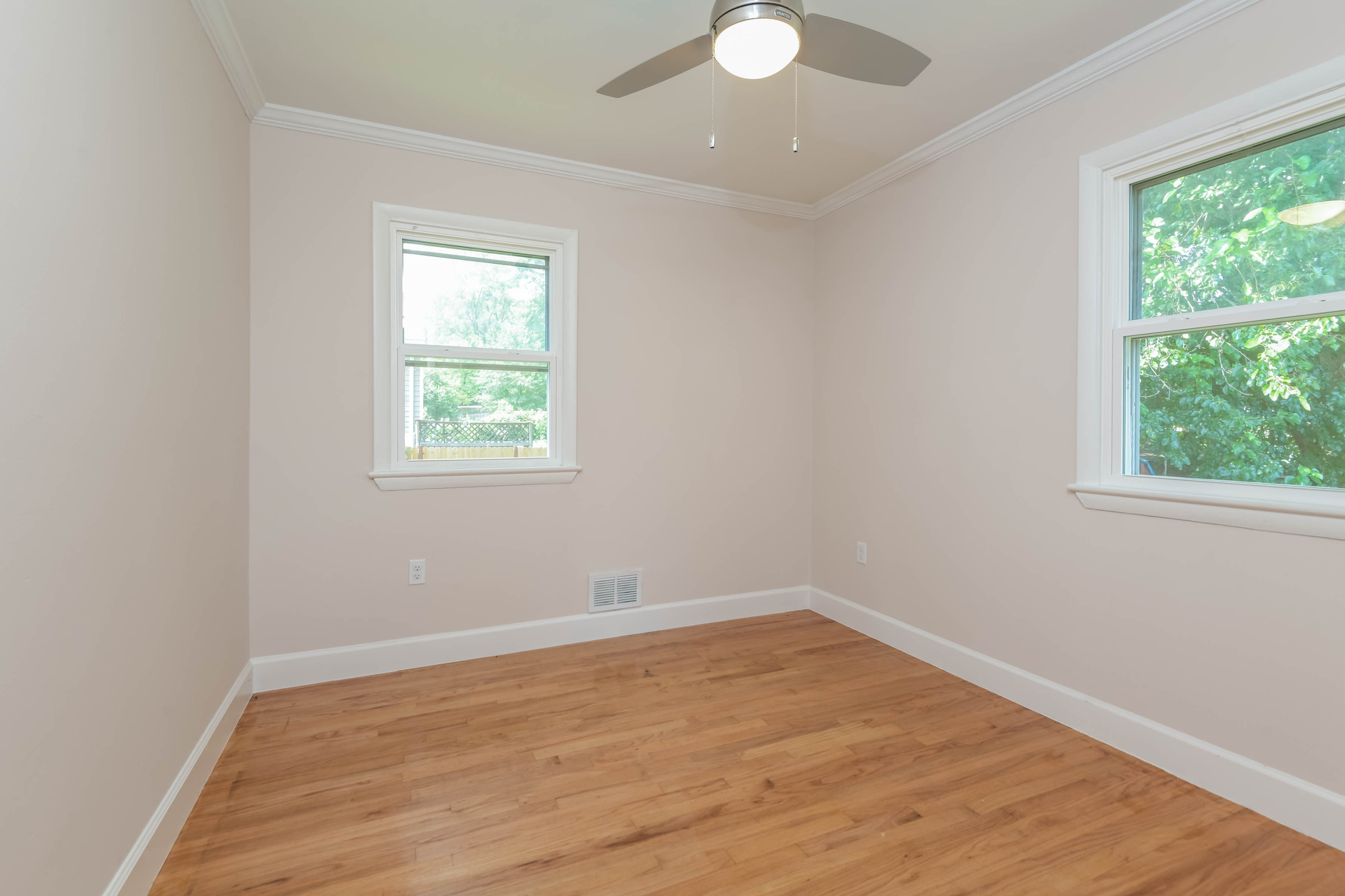 Photo 3 of 22 of 4810 Lexington Ave, Beltsville, MD