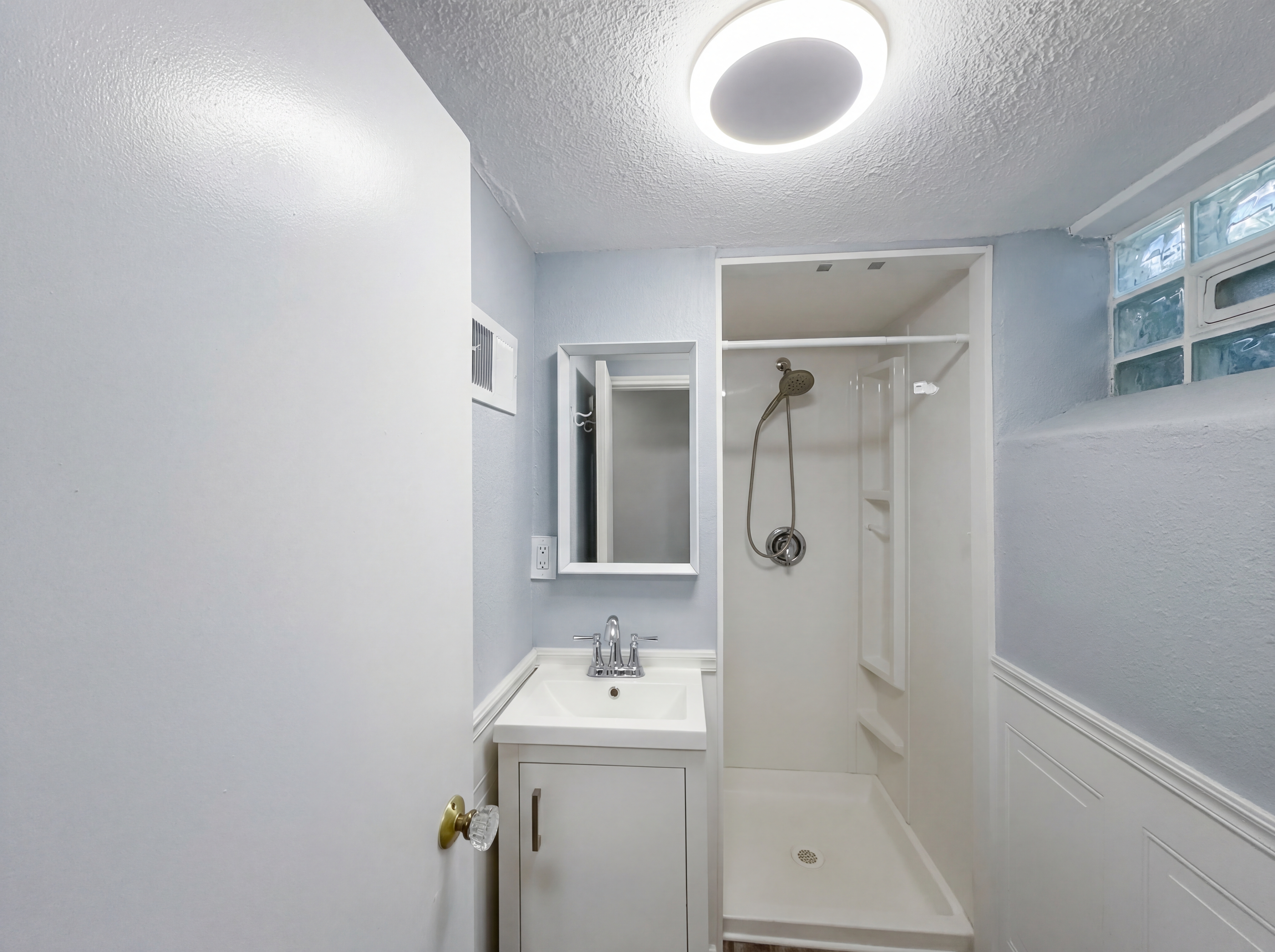Photo 12 of 17 of 18715 Libby Rd, Maple Heights, OH