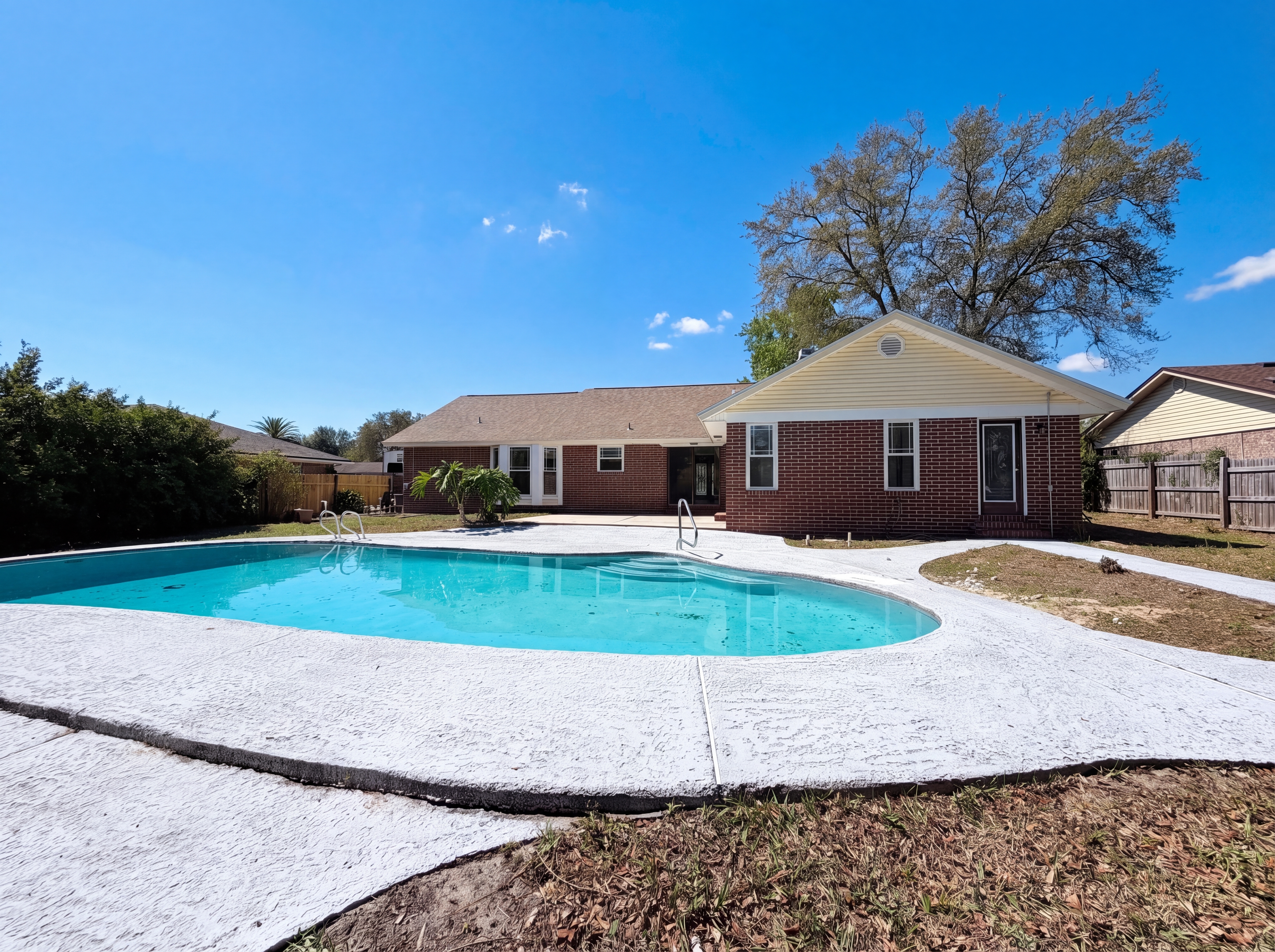 Photo 5 of 18 of 2621 Sandlewood Cir, Orange Park, FL