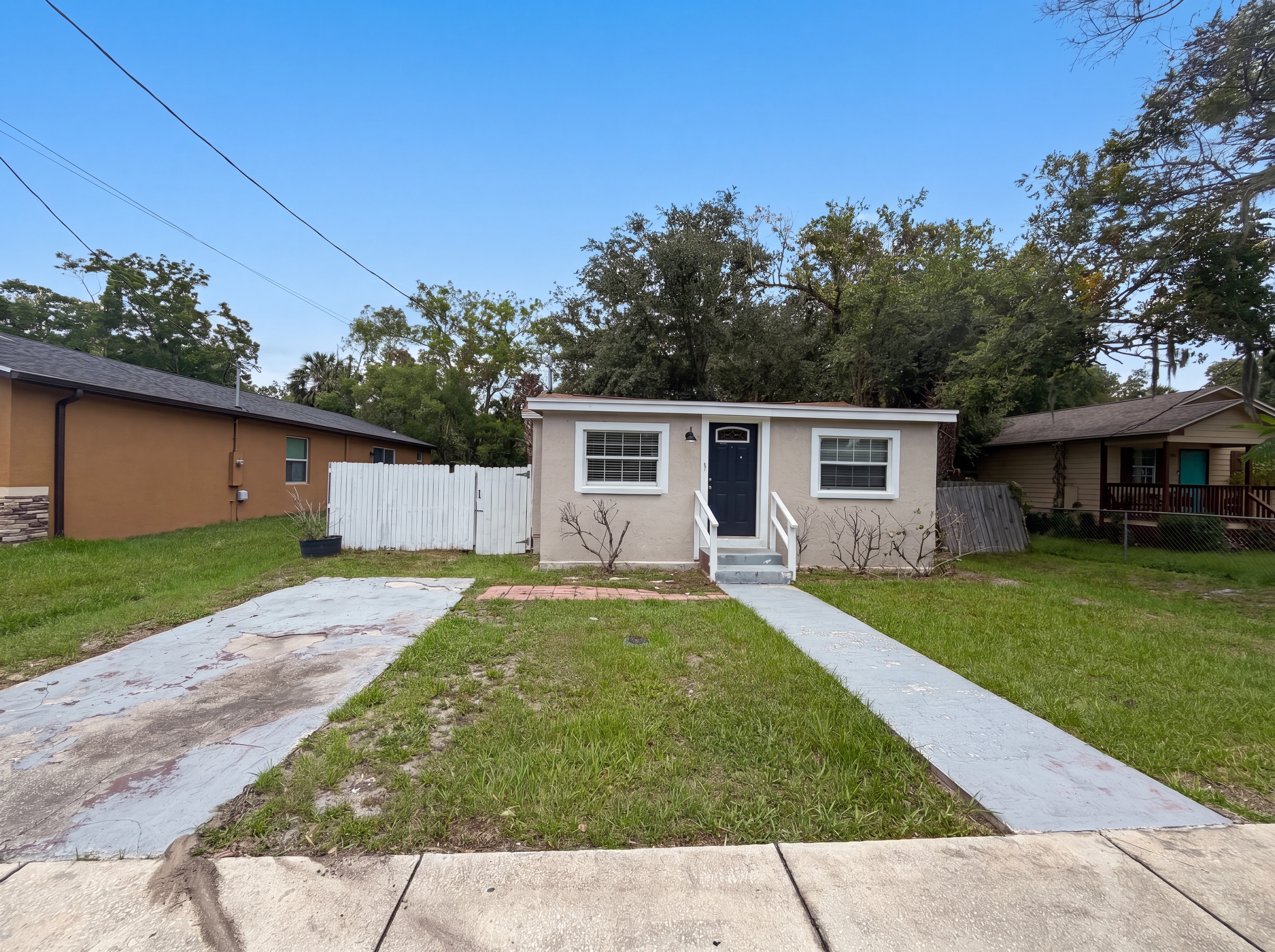 Photo 20 of 23 of 1506 W 16th St, Sanford, FL