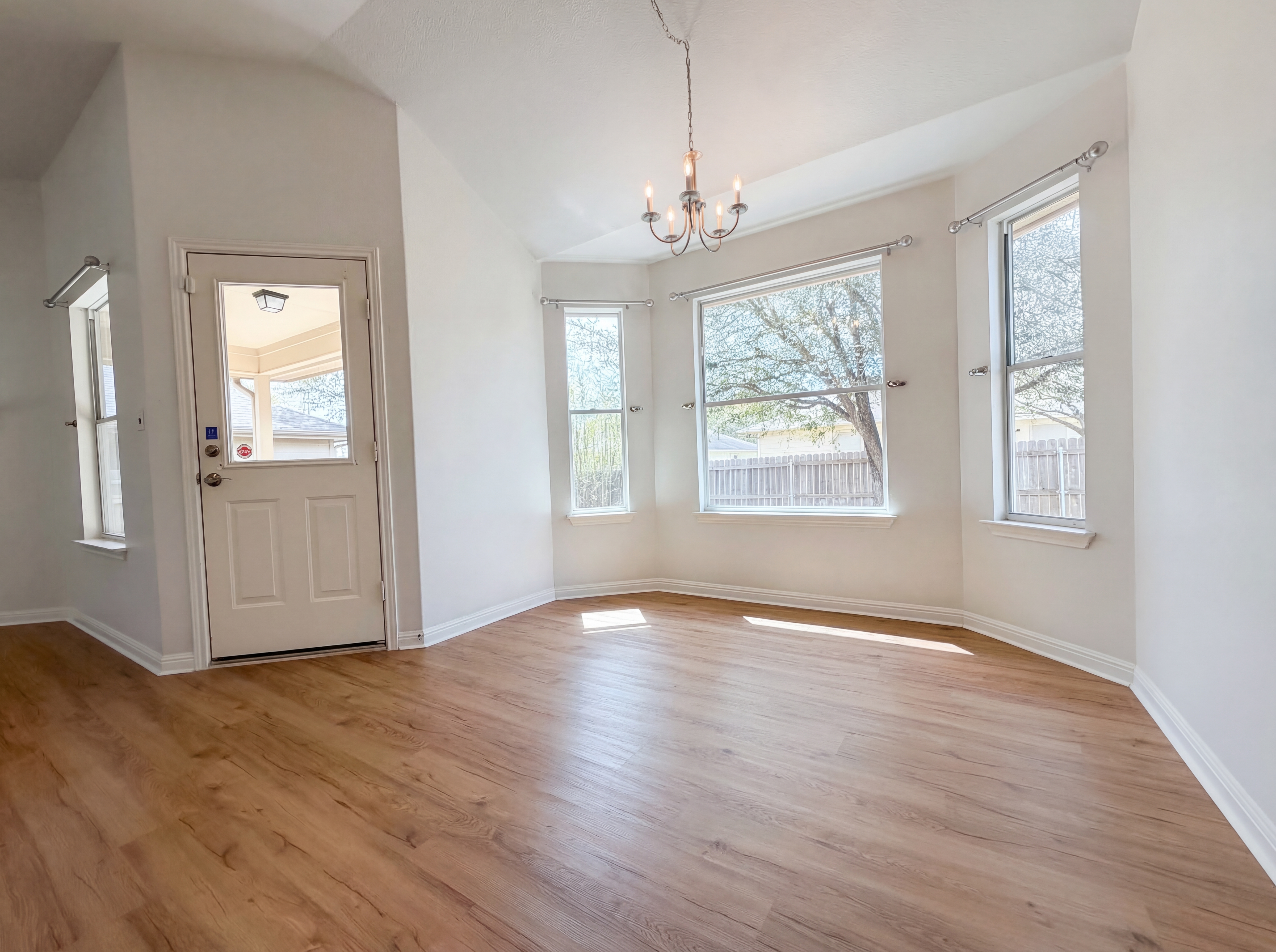 Photo 8 of 17 of 3945 Whisper Fld, Schertz, TX