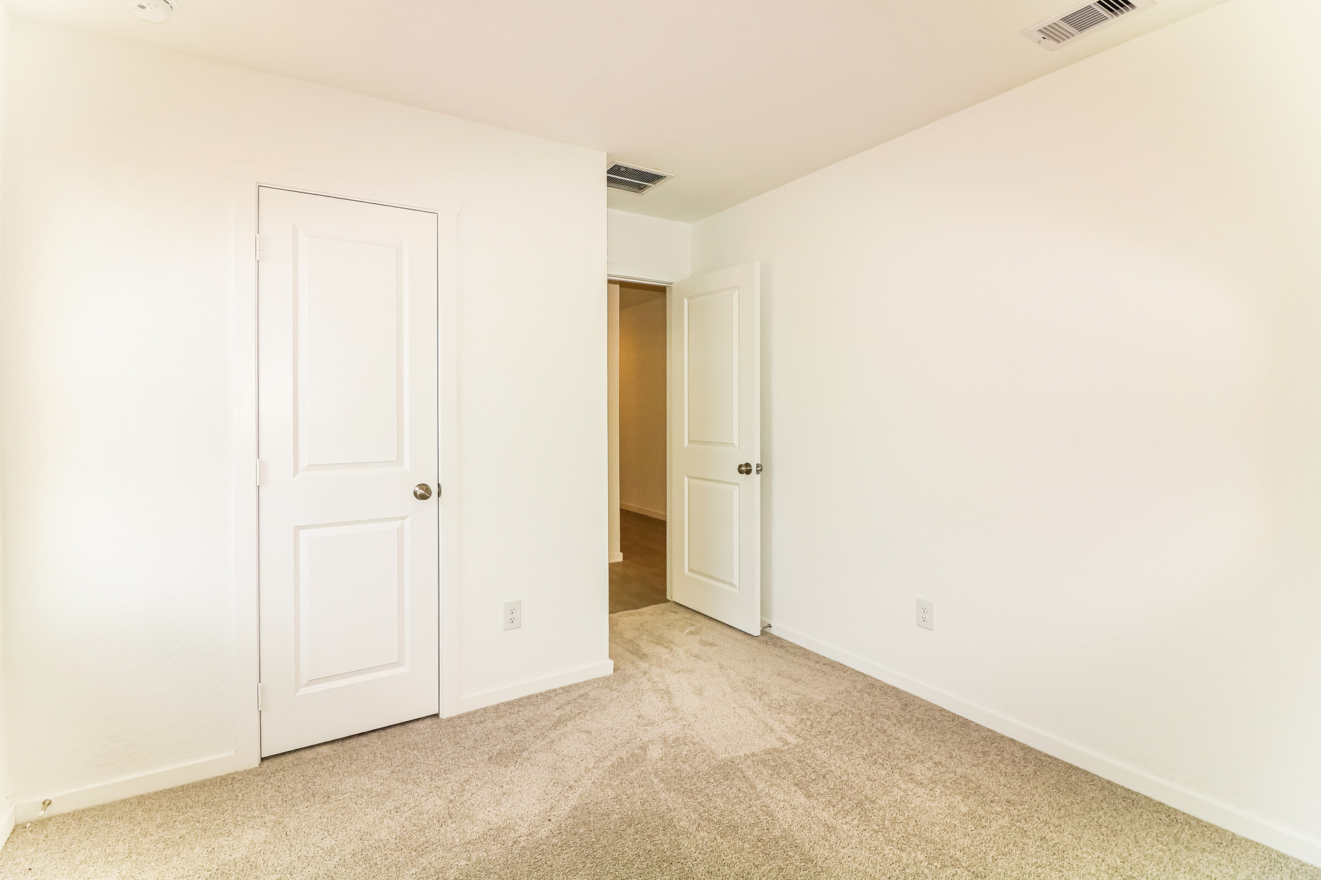 Photo 10 of 25 of 113 Meadowbrook Dr, Odem, TX