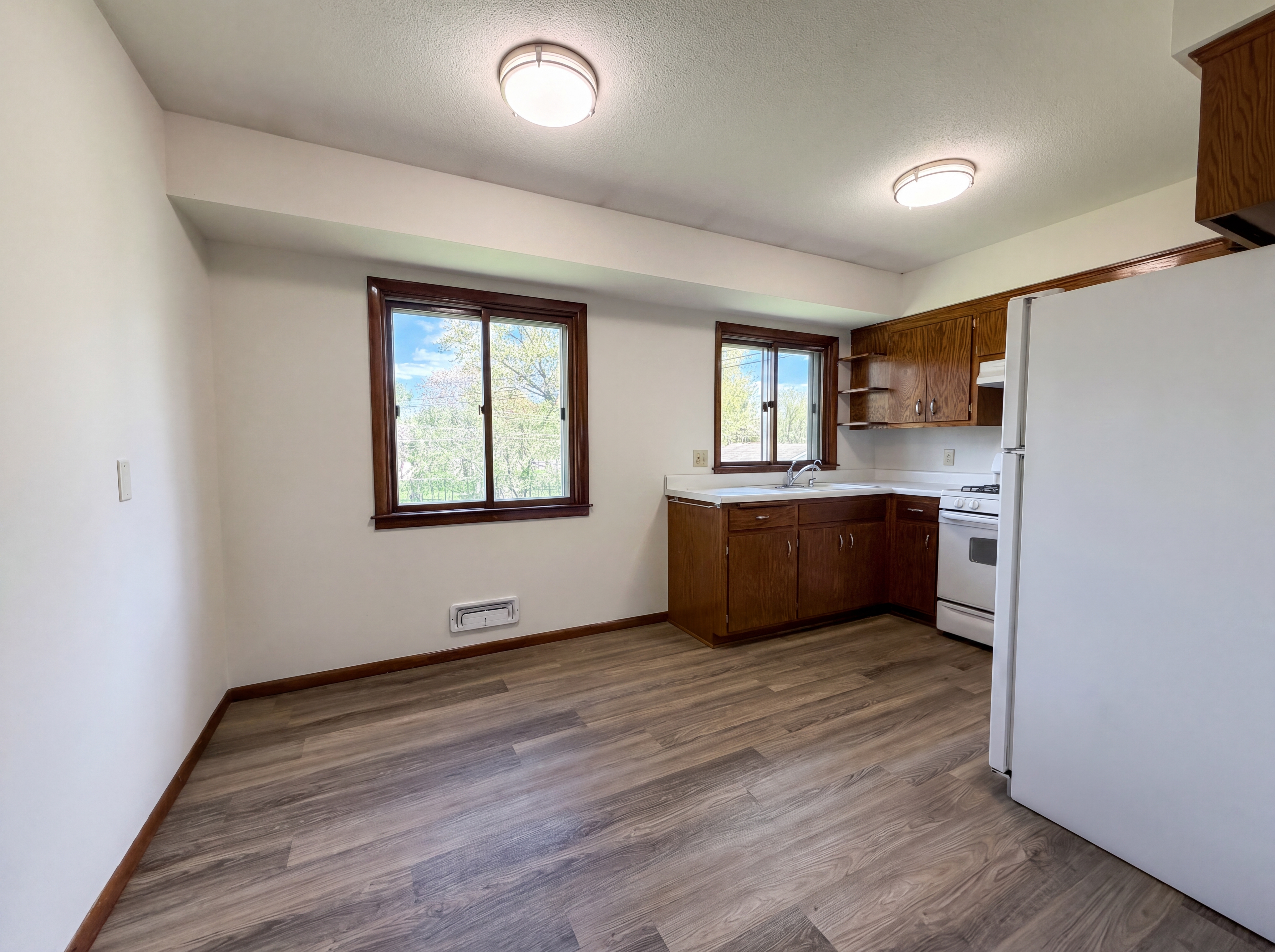 Photo 2 of 16 of 8183 Henslowe Ave S, Cottage Grove, MN