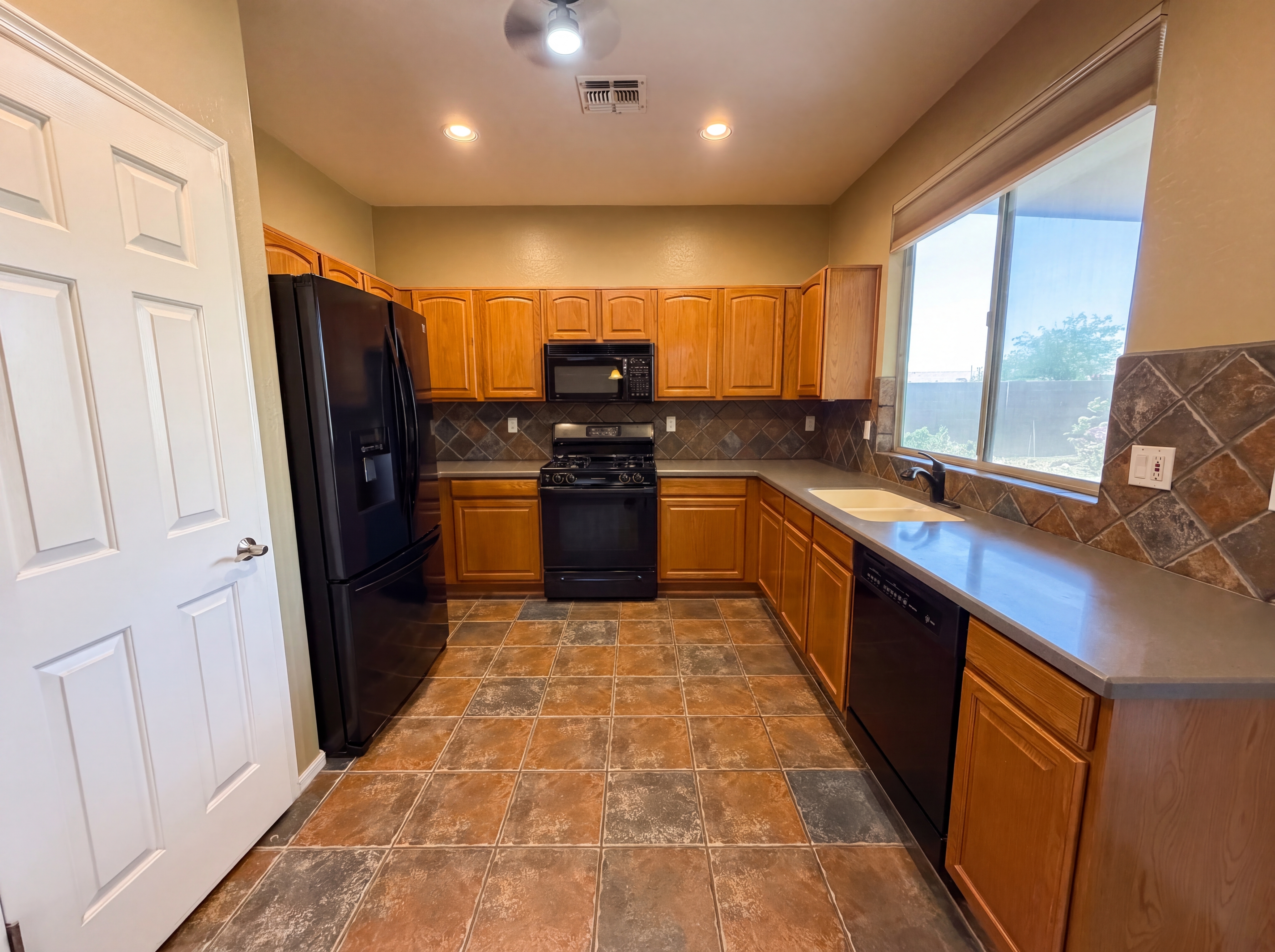 Photo 2 of 25 of 17530 W Cardinal Dr, Goodyear, AZ