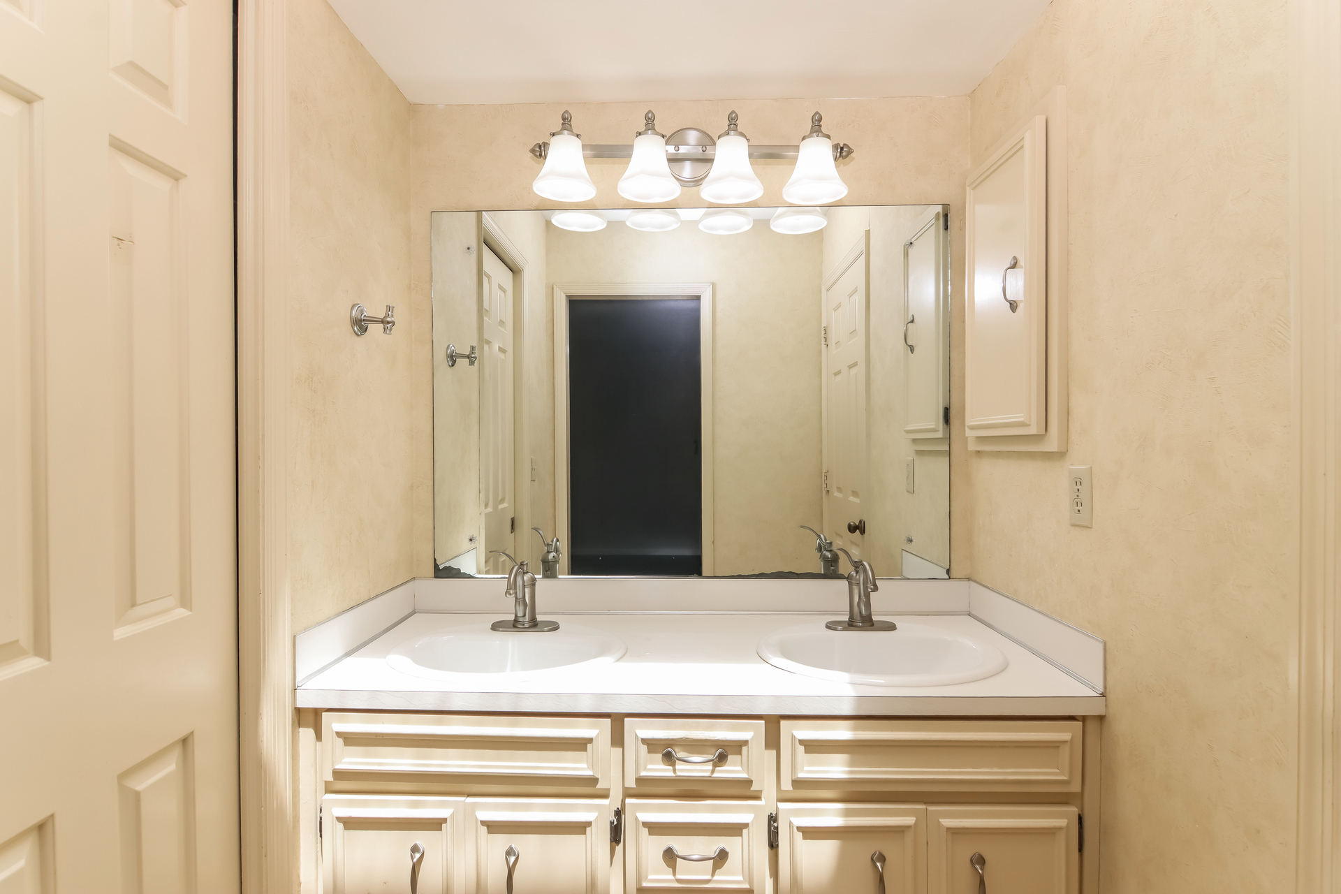 Photo 6 of 20 of 4303 Castlewood Pkwy, Columbus, GA