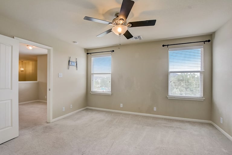 Photo 23 of 33 - 904 Alamo Plaza Dr, Cedar Park, TX 78613