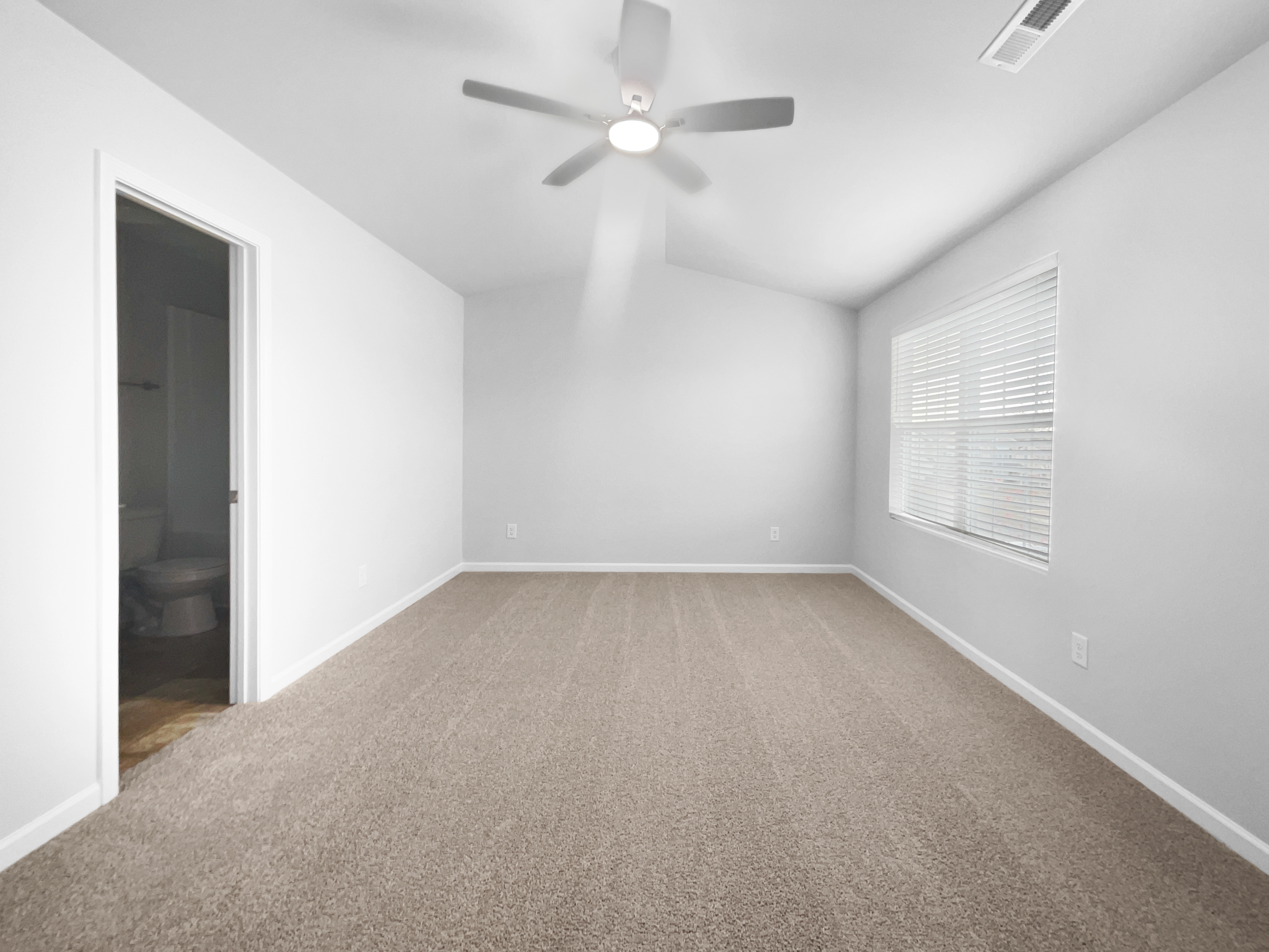 Photo 11 of 17 of 324 Valerie Dr, Lincolnton, NC
