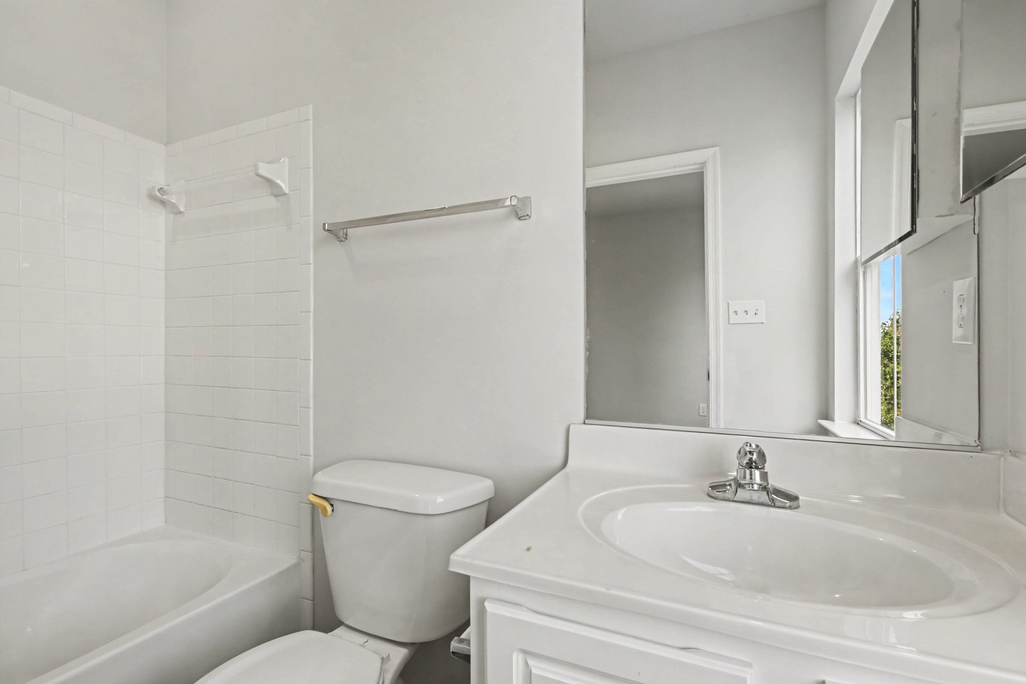 Photo 11 of 19 of 16759 Shingle Oak Dr, Woodbridge, VA