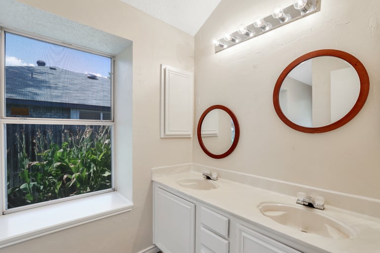 Photo 17 of 22 - 6312 Brookmont Ct, Arlington, TX 76018