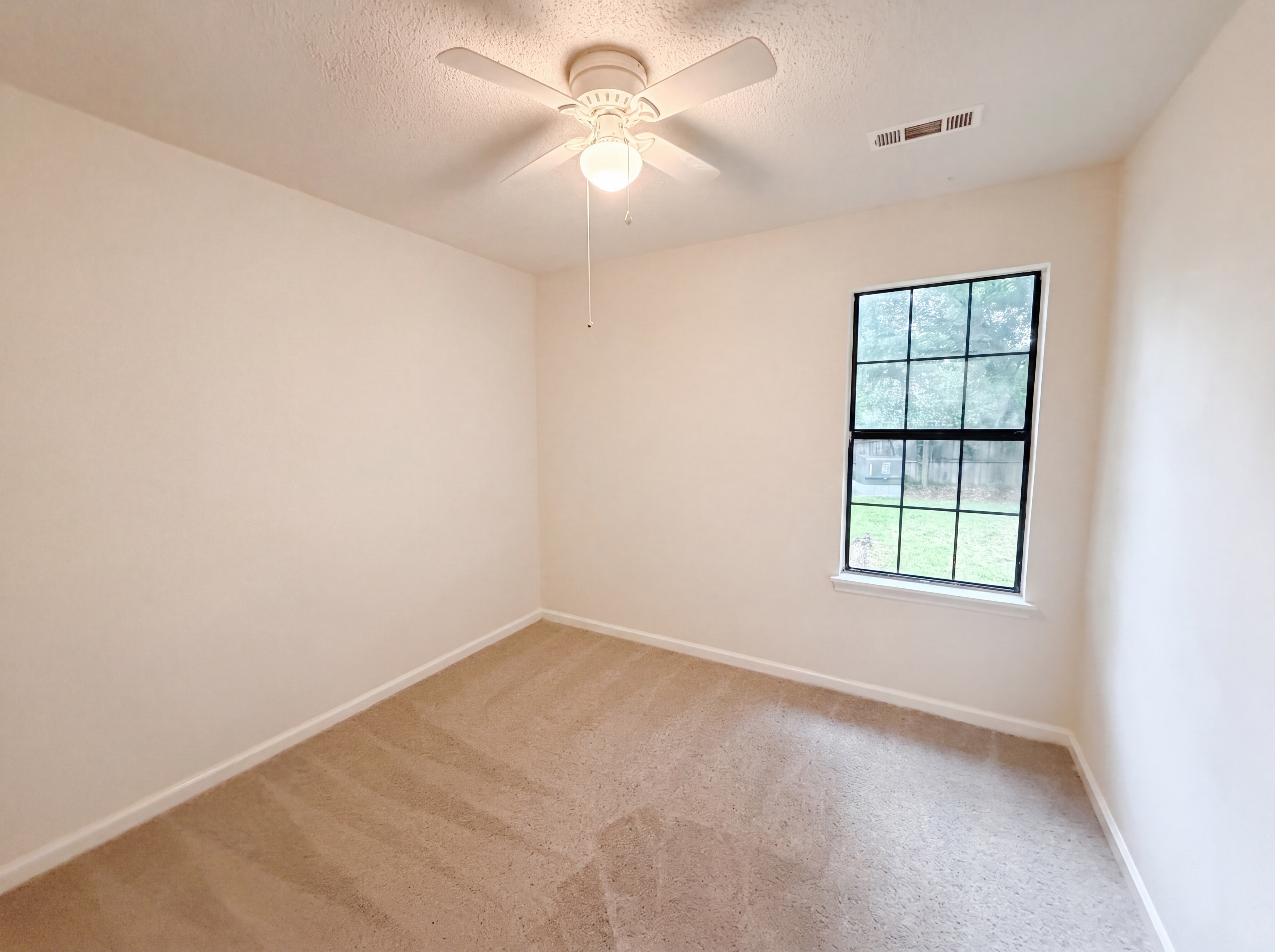 Photo 9 of 17 of 422 Allen Ct, Ladson, SC