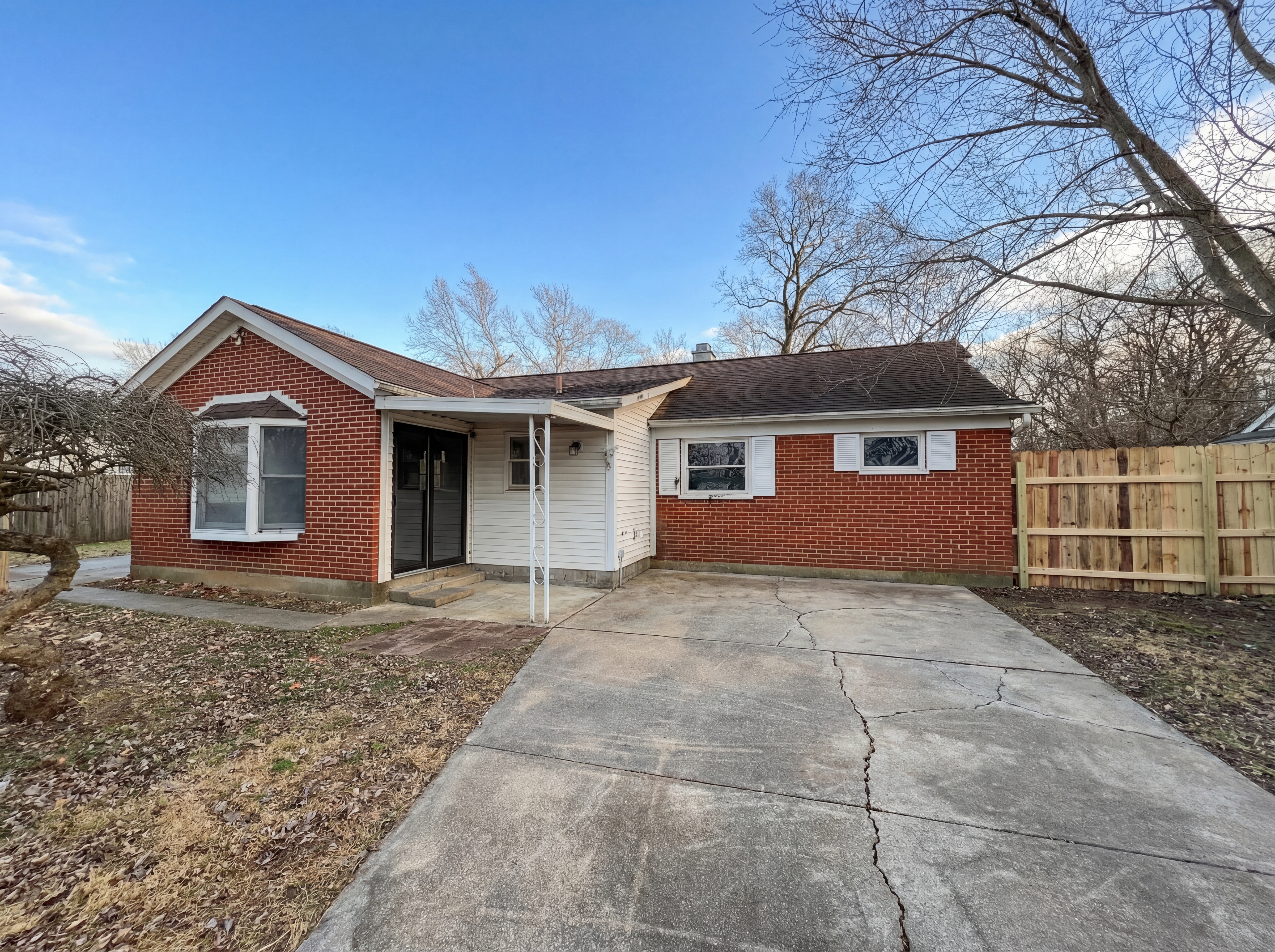 Photo 5 of 20 of 210 Littlebrook Dr, Fairfield, OH