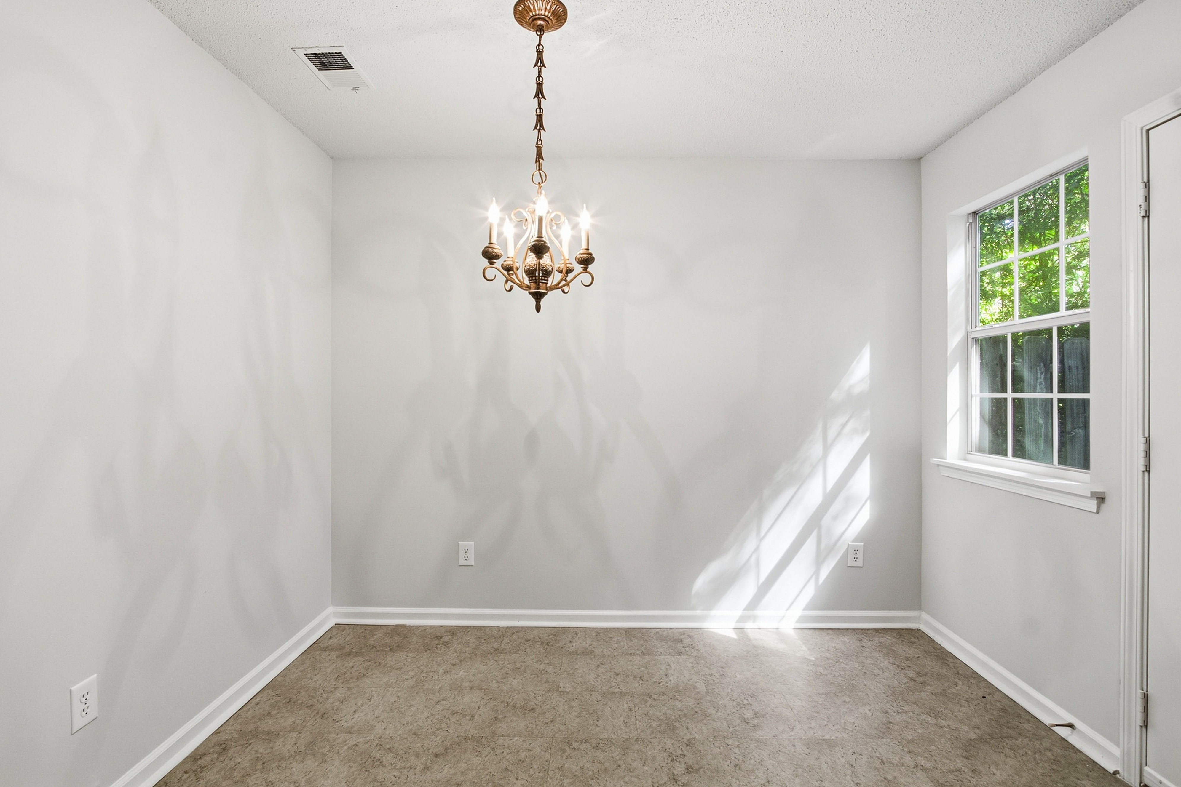 Photo 6 of 20 of 208 Park St, Dallas, GA