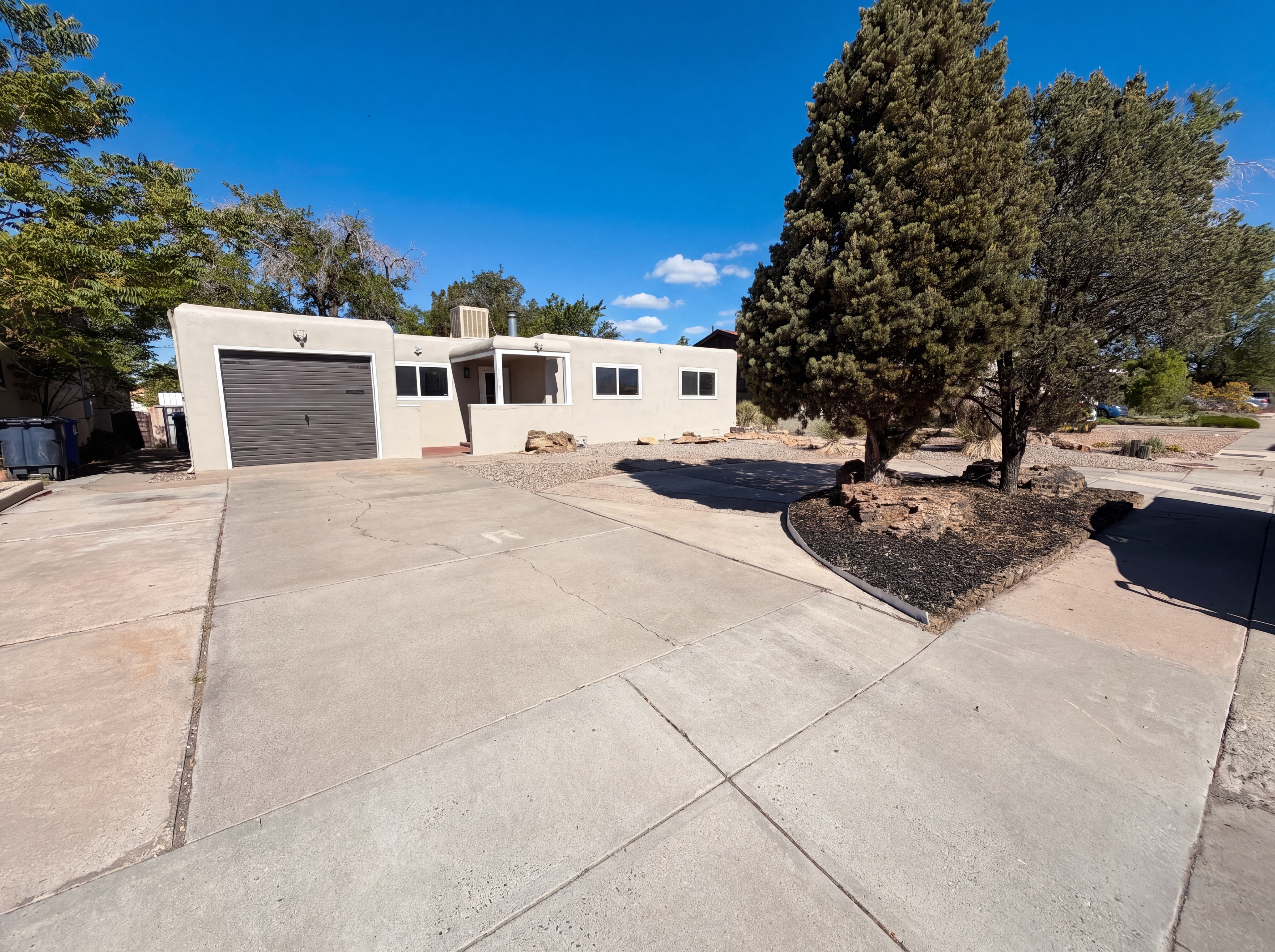 Photo 16 of 19 of 817 Truman St NE, Albuquerque, NM
