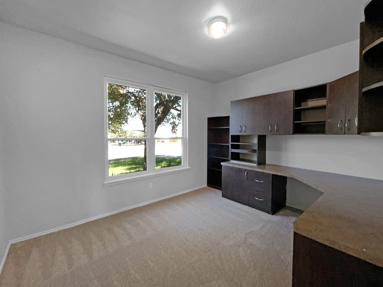 Photo 14 of 18 - 17309 Orwell Ln, Round Rock, TX 78664
