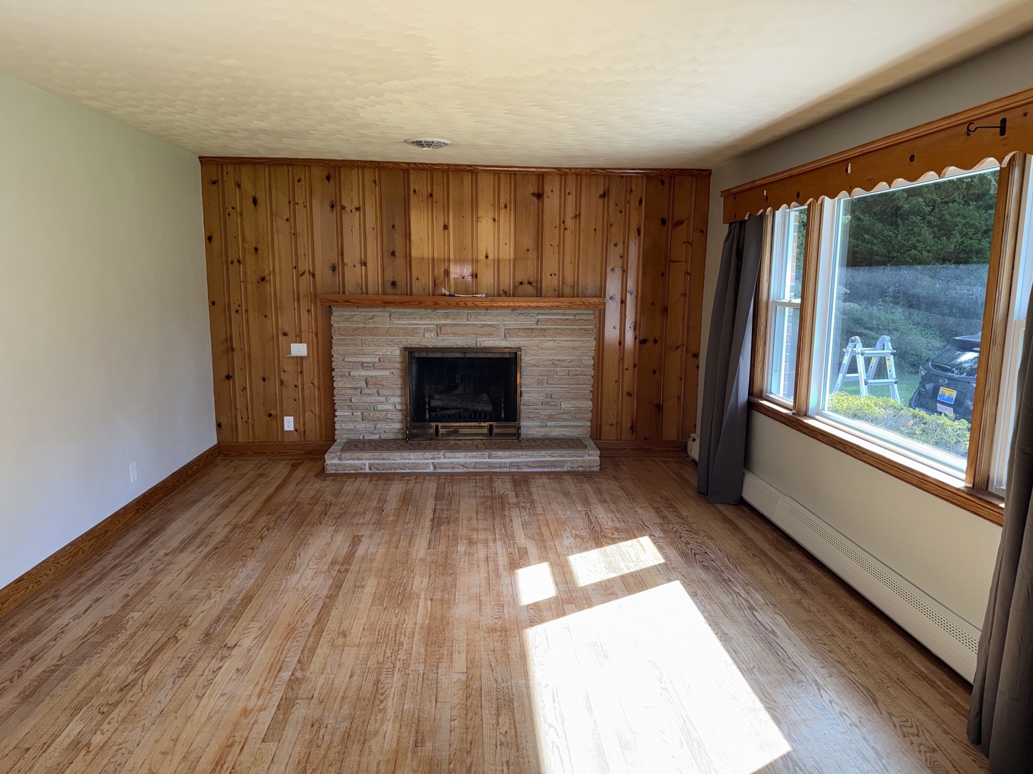 Photo 3 of 20 of 2406 Drum Creek Rd, Chesapeake, VA