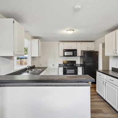 Property photo 2 of 1332 Cloverfield Ave