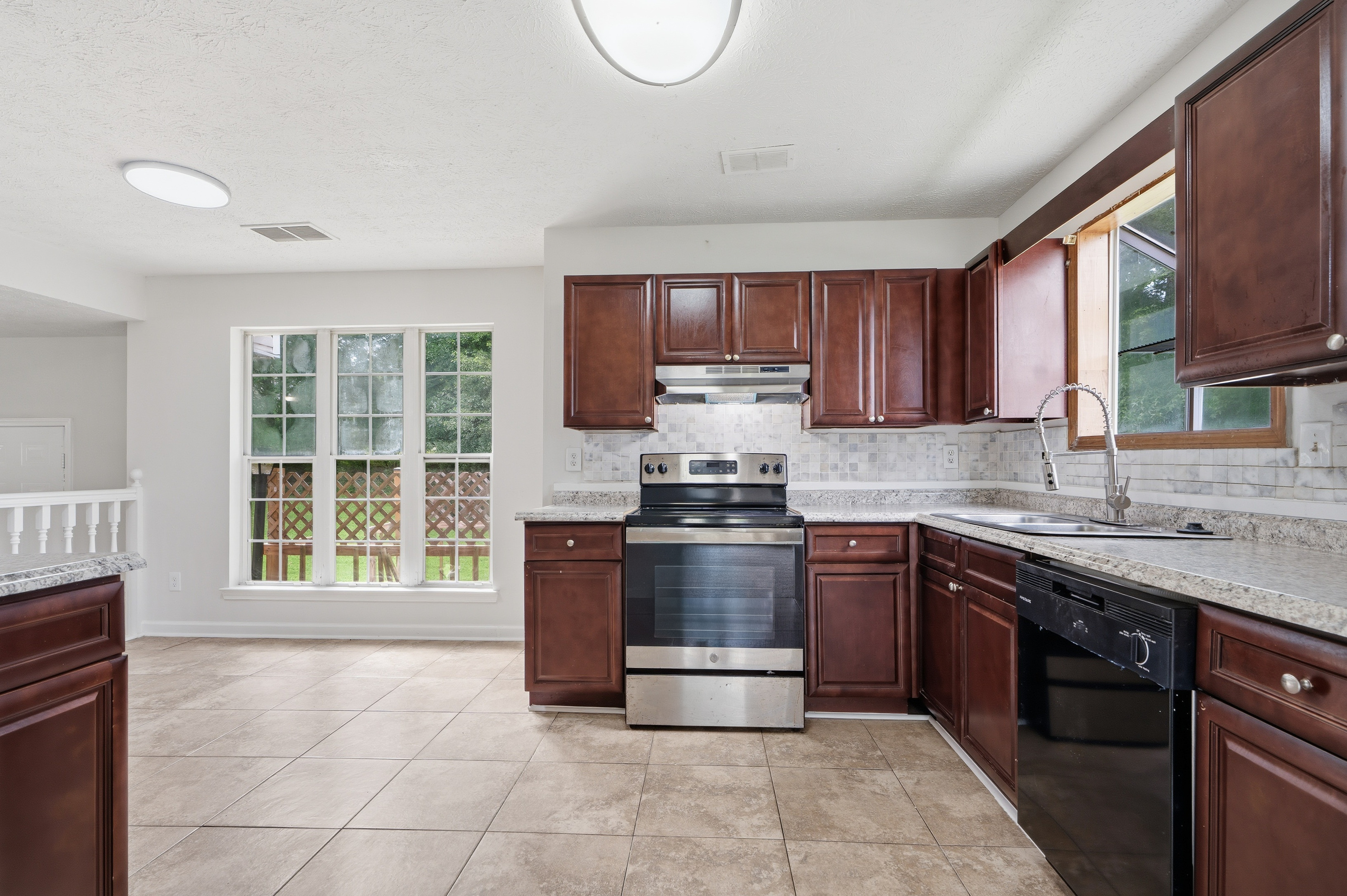Photo 11 of 32 of 435 Churchill Ct, Jonesboro, GA