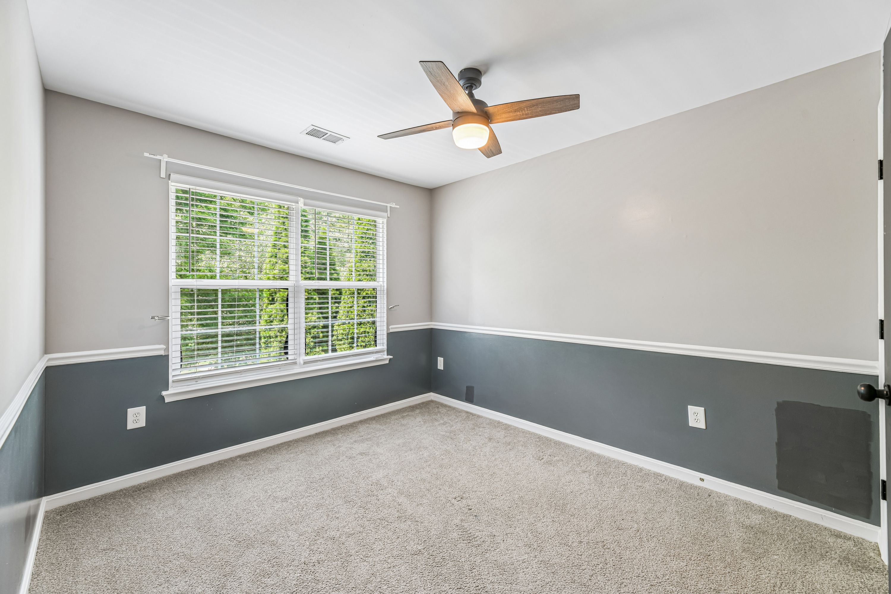 Photo 4 of 84 of 6046 Persinger House Ct, Manassas, VA