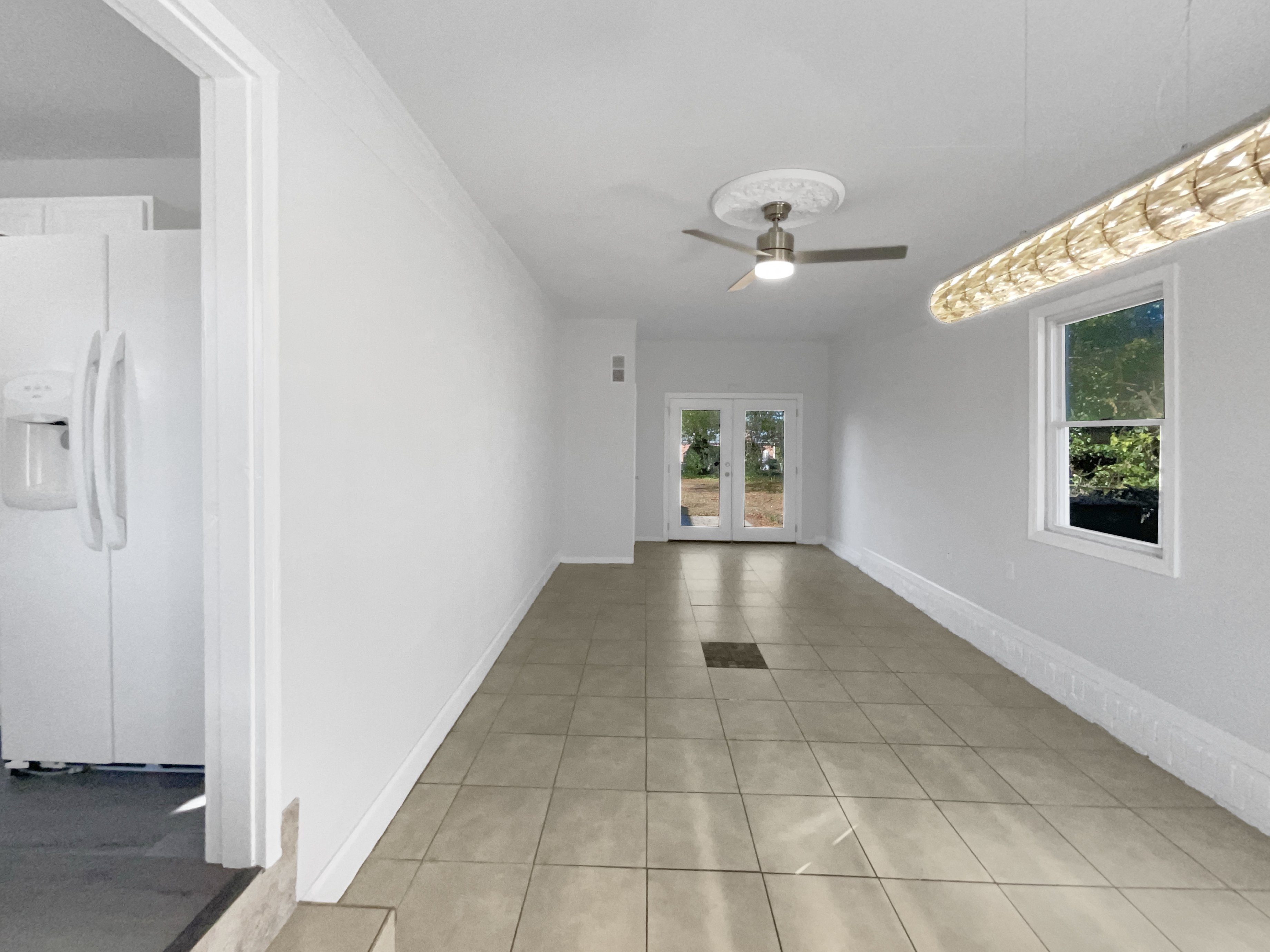 Photo 3 of 18 of 5142 Meadowbrook Dr, Fayetteville, NC