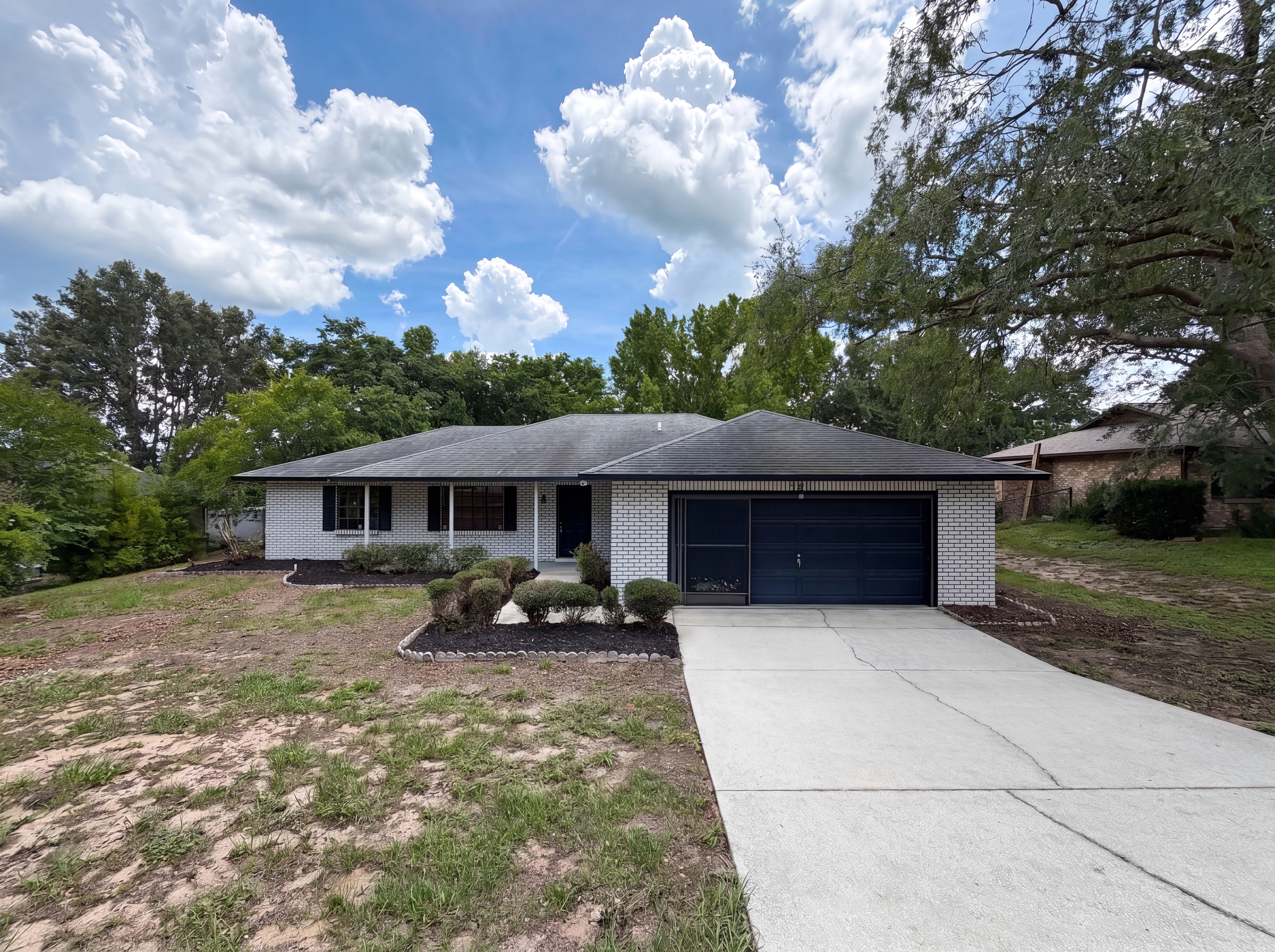 Photo 19 of 21 of 12620 Bay Hill Dr, Grand Island, FL