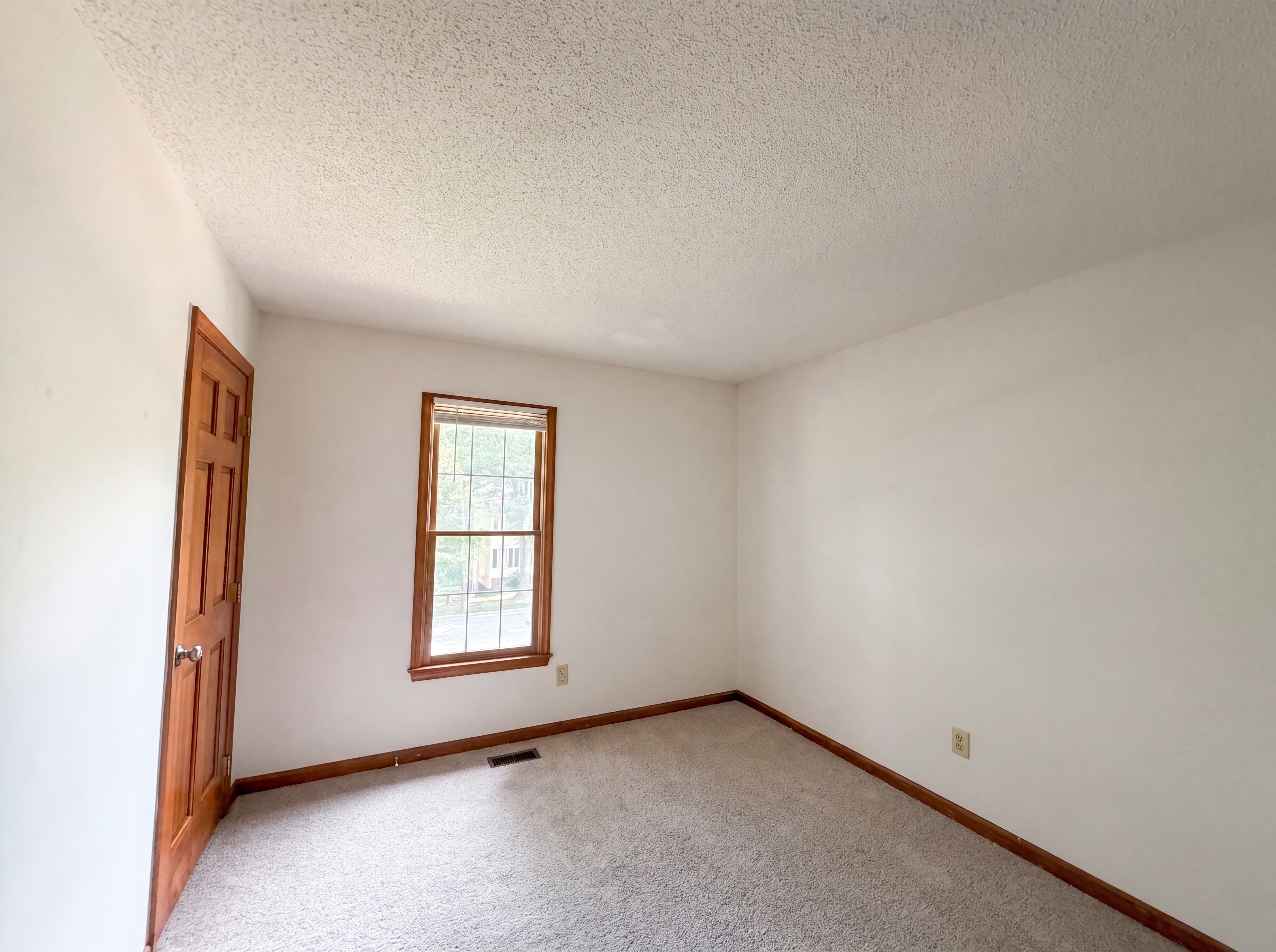 Photo 8 of 16 of 9425 Cartersville Ct, Raleigh, NC