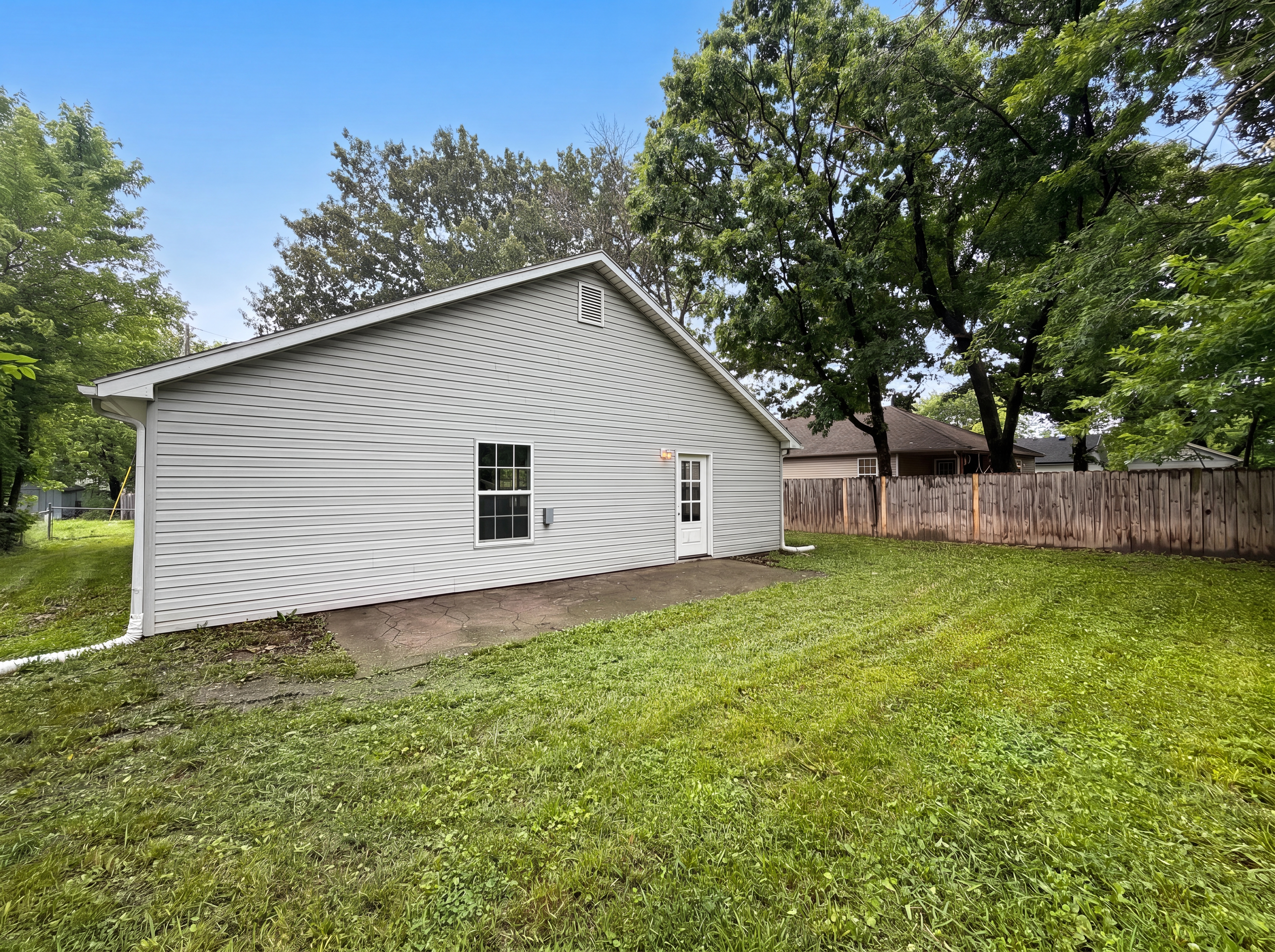 Photo 14 of 17 of 905 S Butler Ter, Harrisonville, MO
