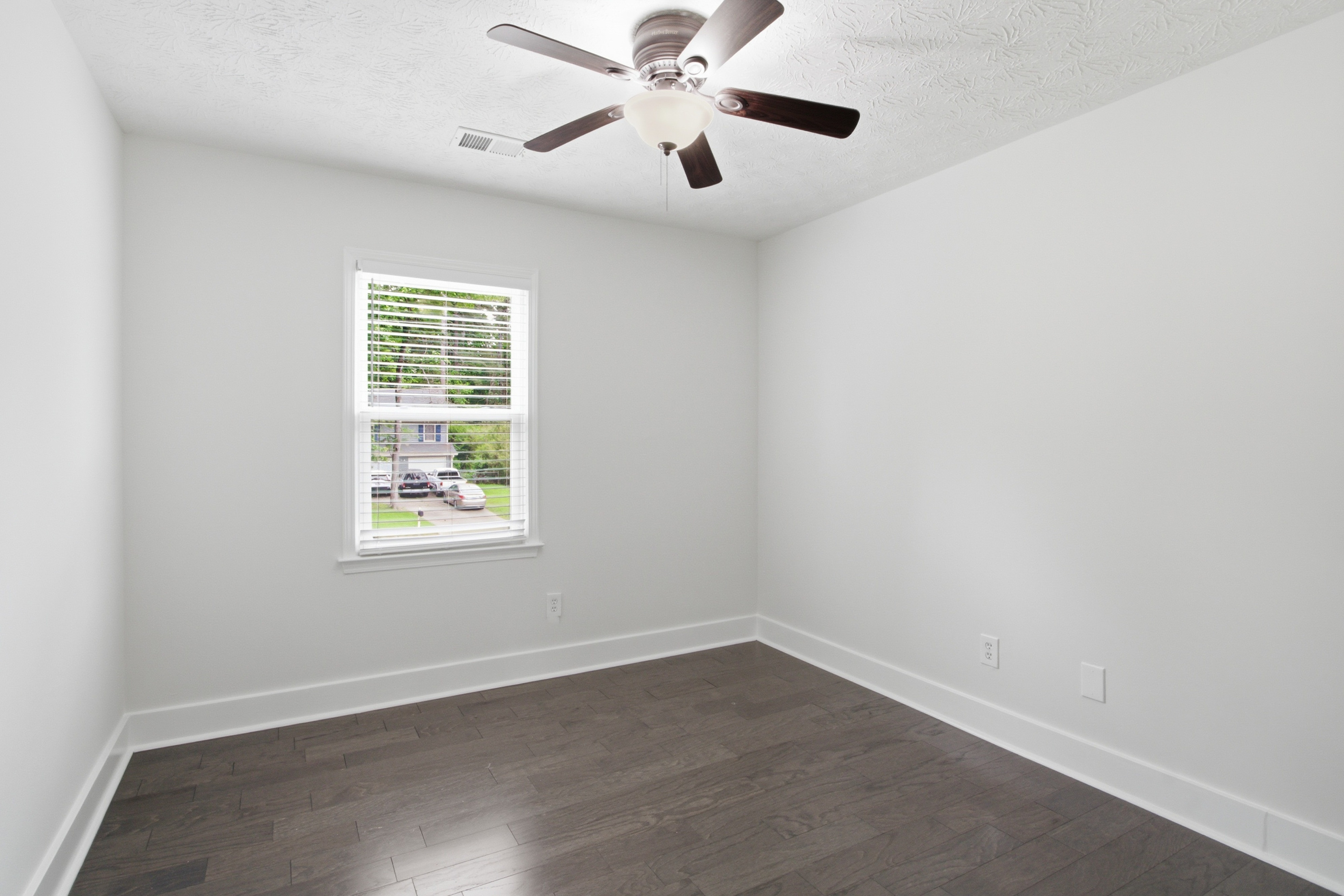 Photo 19 of 33 of 1239 Ashbrook Dr, Lawrenceville, GA