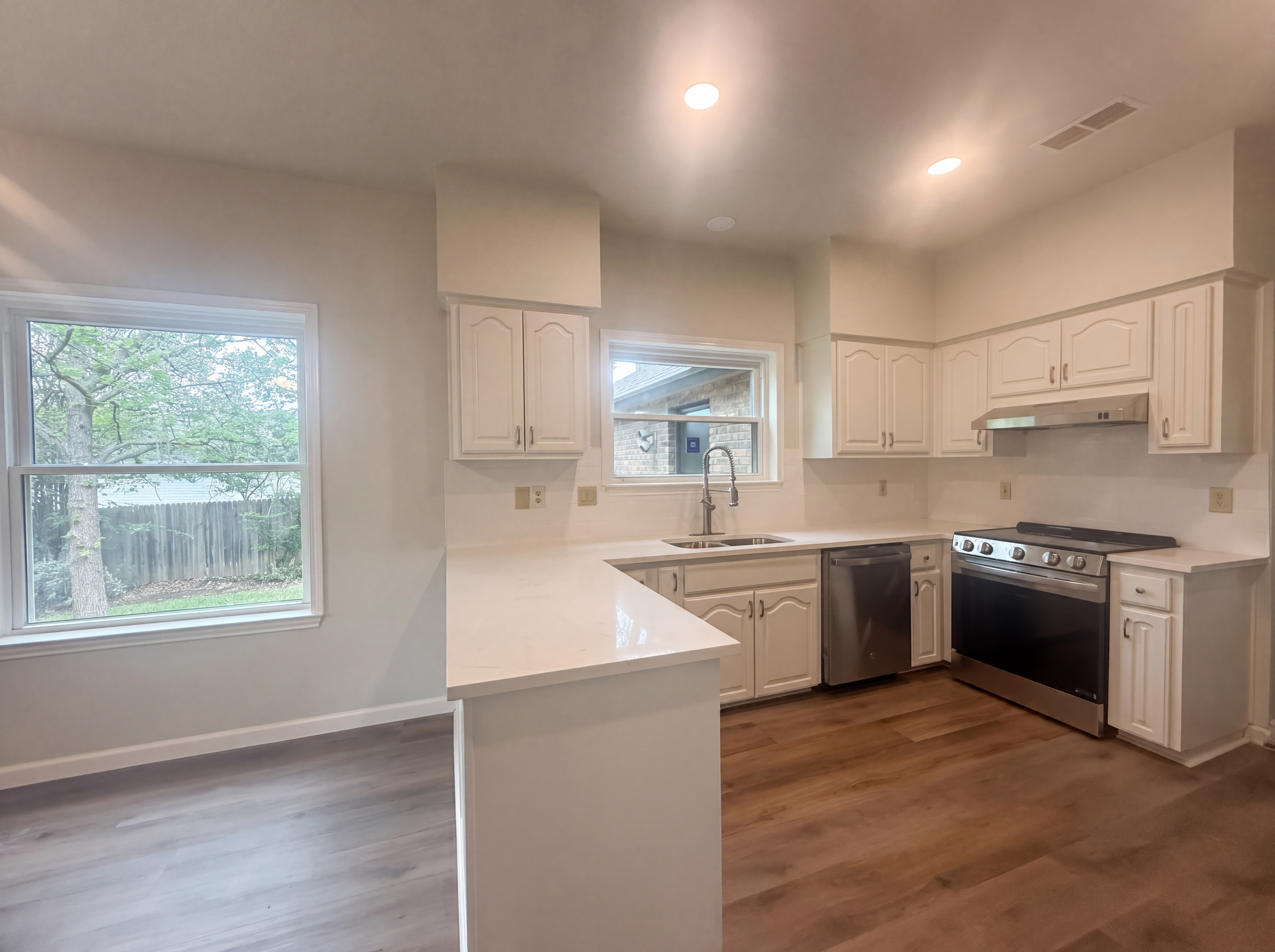 Photo 6 of 28 of 15626 Dove Meadow St, San Antonio, TX