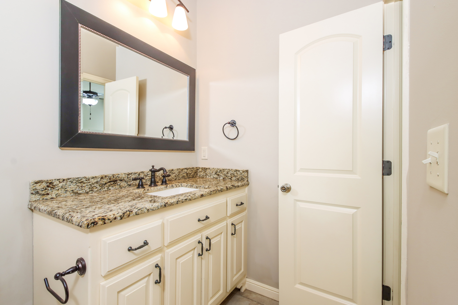 Photo 10 of 22 of 5874 E 145th St S, Bixby, OK