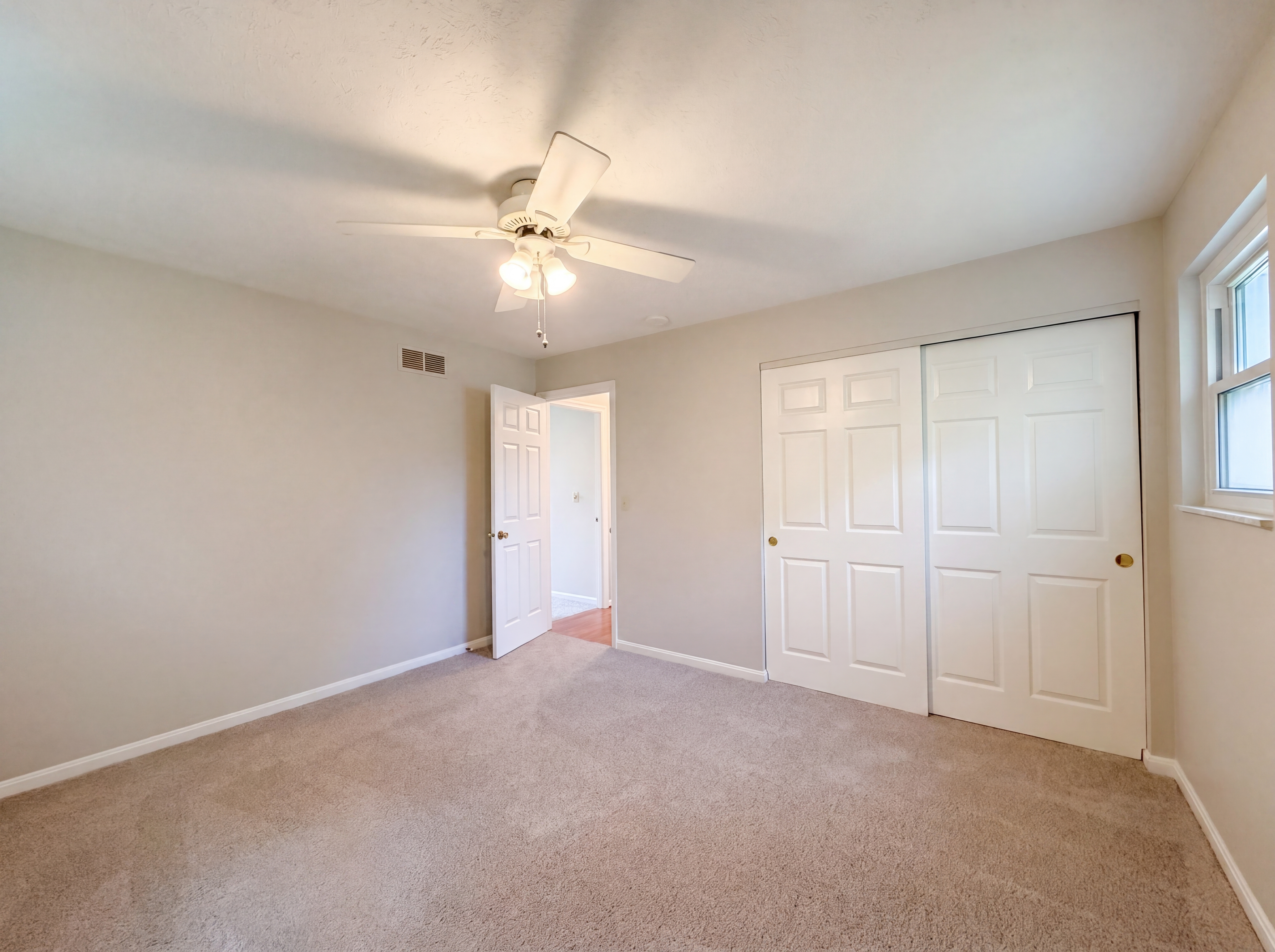 Photo 4 of 22 of 2086 Resor Rd, Fairfield, OH