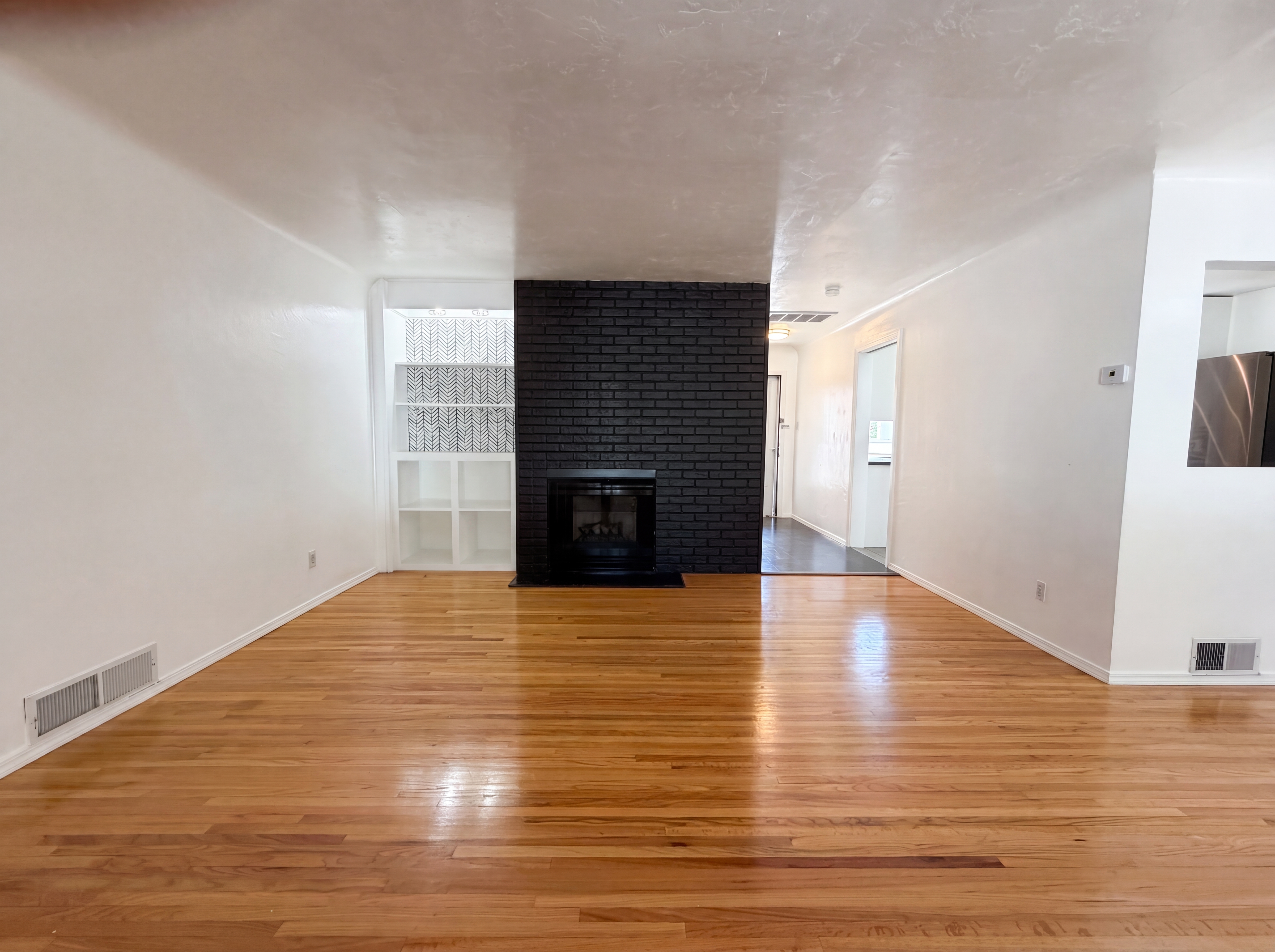 Photo 11 of 19 of 817 Truman St NE, Albuquerque, NM