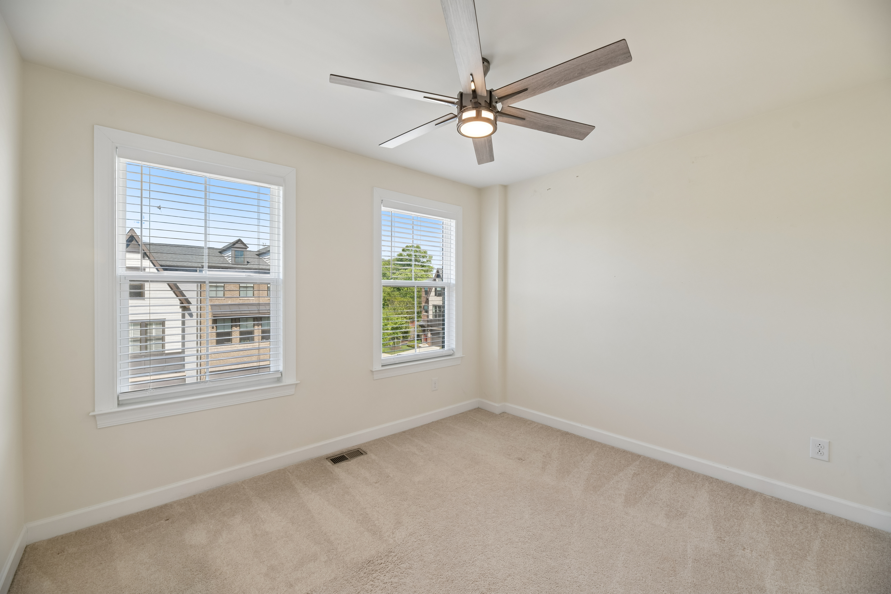 Photo 7 of 60 of 8124 Bock Farm Pl, Alexandria, VA
