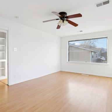 Property photo 3 of 579 S 400 W