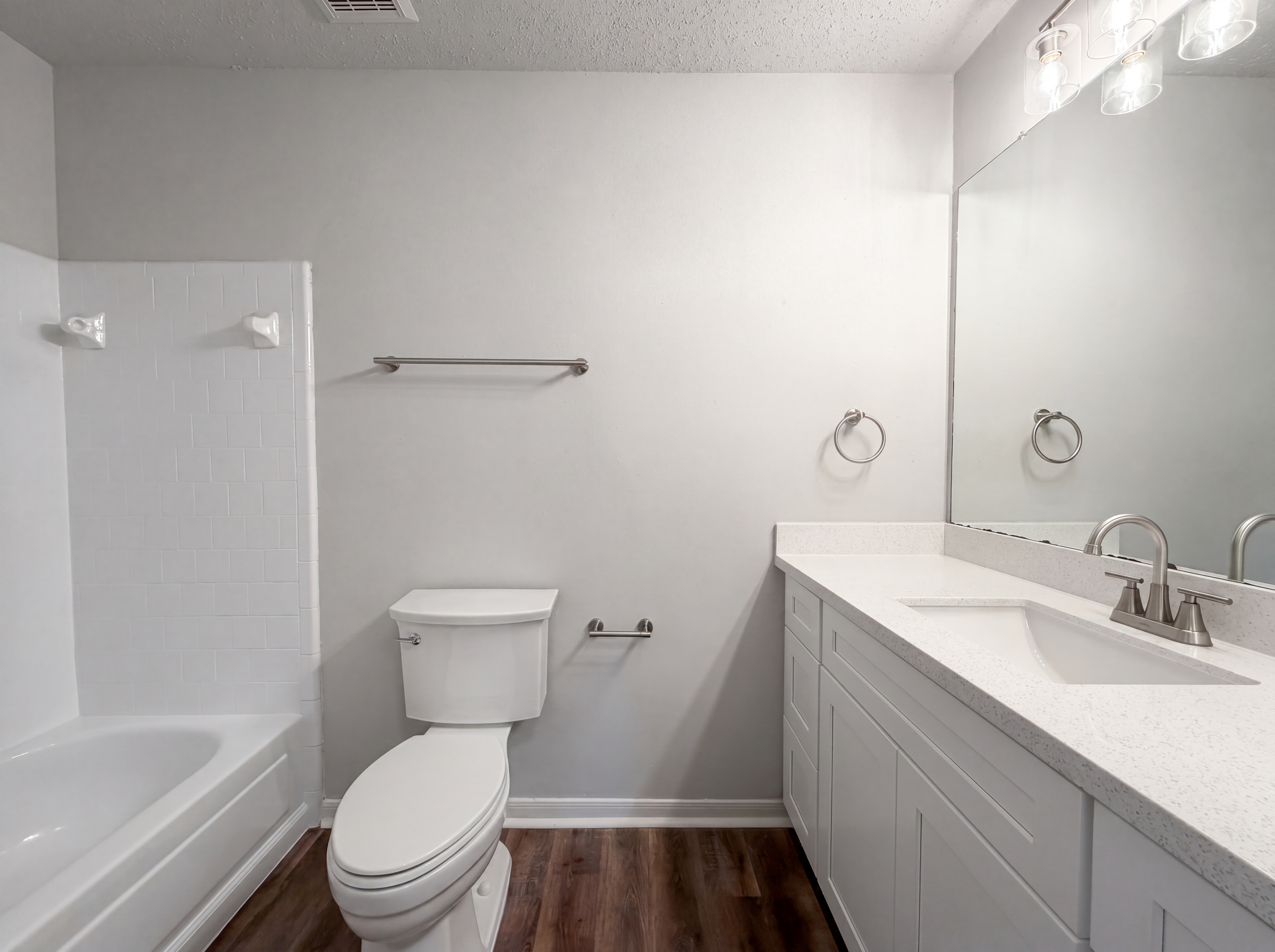 Photo 13 of 17 of 10422 Elk Point Ln, Houston, TX