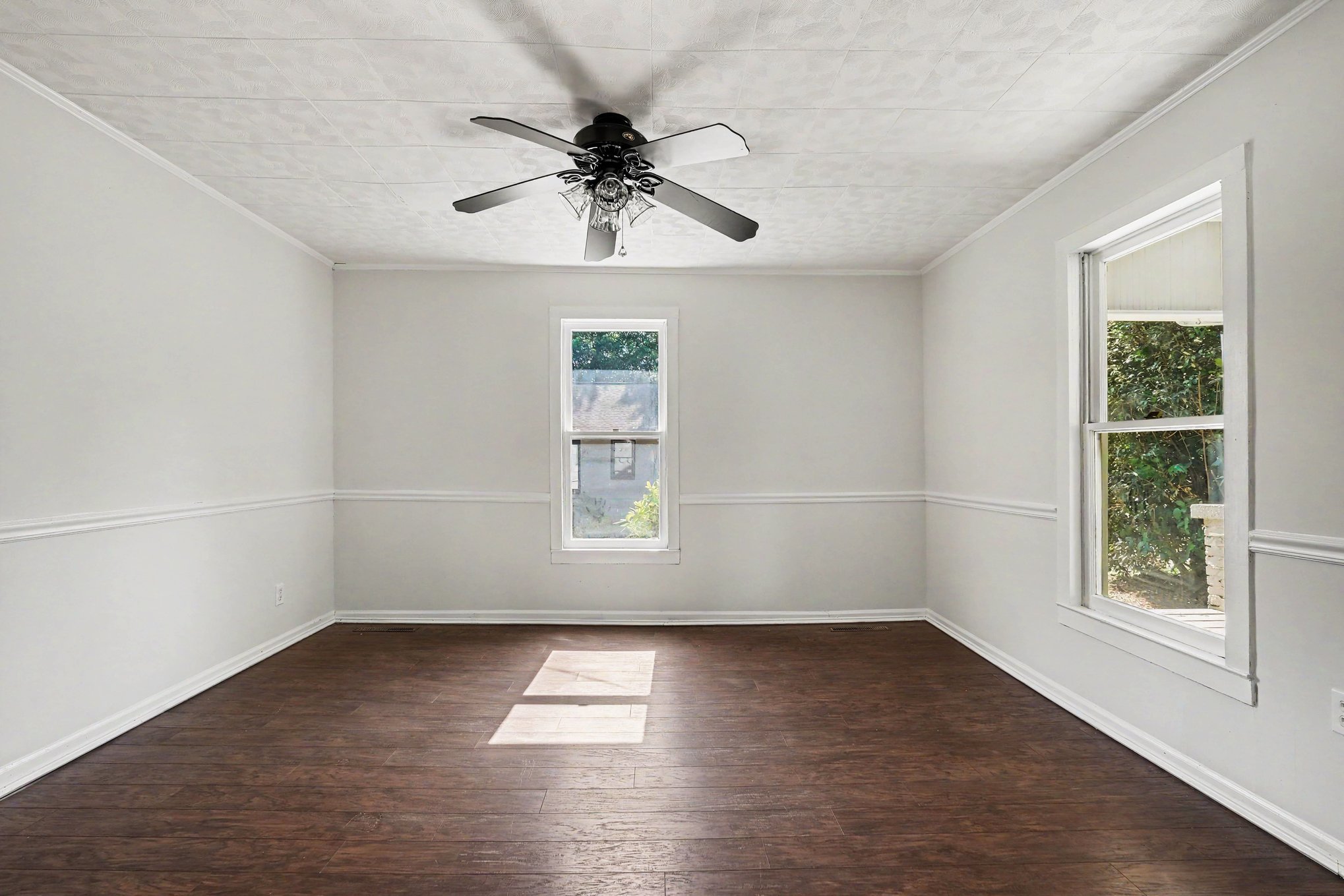 Photo 3 of 38 of 1402 1st Avenue Pl NW, Hickory, NC