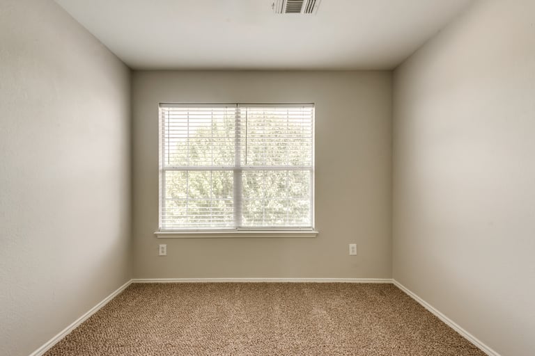 Photo 22 of 31 - 9729 Parkmere Dr, Fort Worth, TX 76108