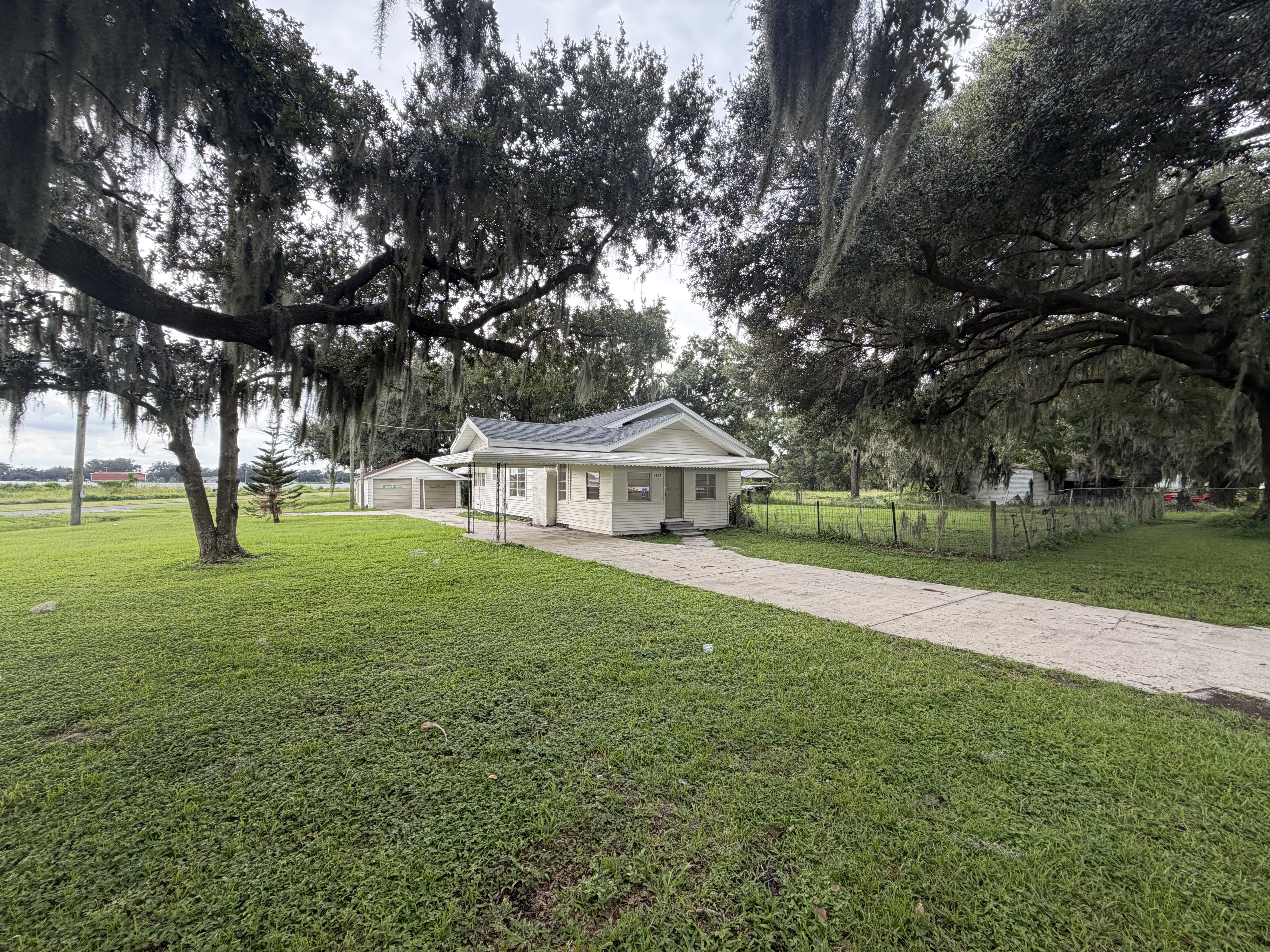 Photo 5 of 27 of 4805 Coronet Rd, Plant City, FL